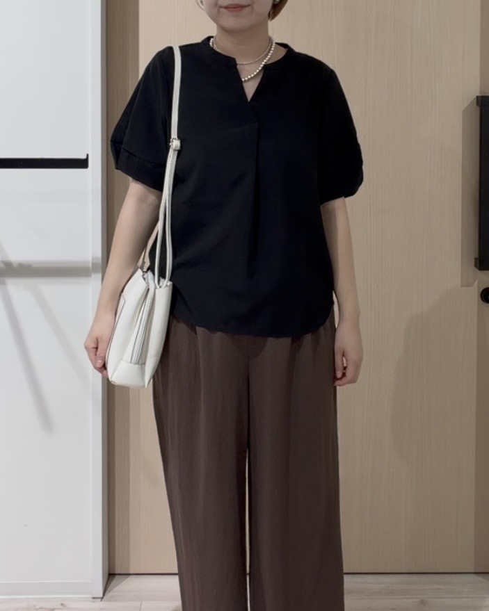 ひらしーさんの「SHOO･LA･RUE｜【洗濯後しわになりにくい/インせずきまる】シンプルだけど女性らしい 麻調スキッパーブラウス」を使ったコーディネート