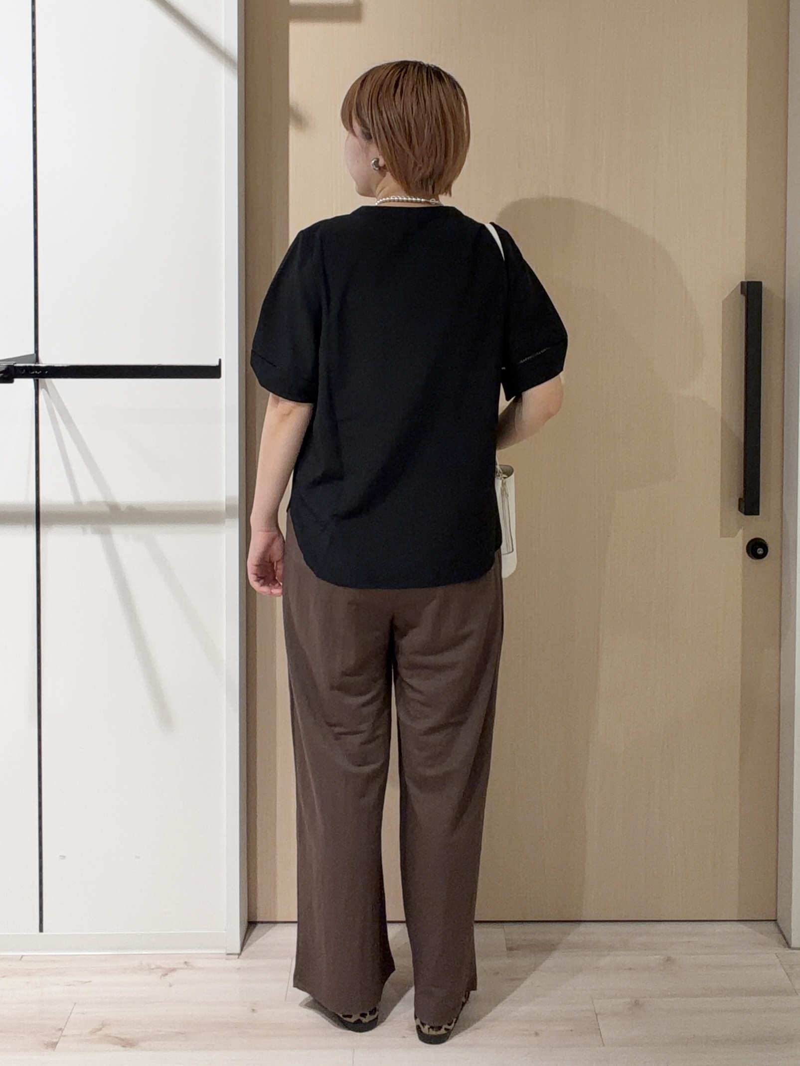 ひらしーさんの「SHOO･LA･RUE｜【洗濯後しわになりにくい/インせずきまる】シンプルだけど女性らしい 麻調スキッパーブラウス」を使ったコーディネート