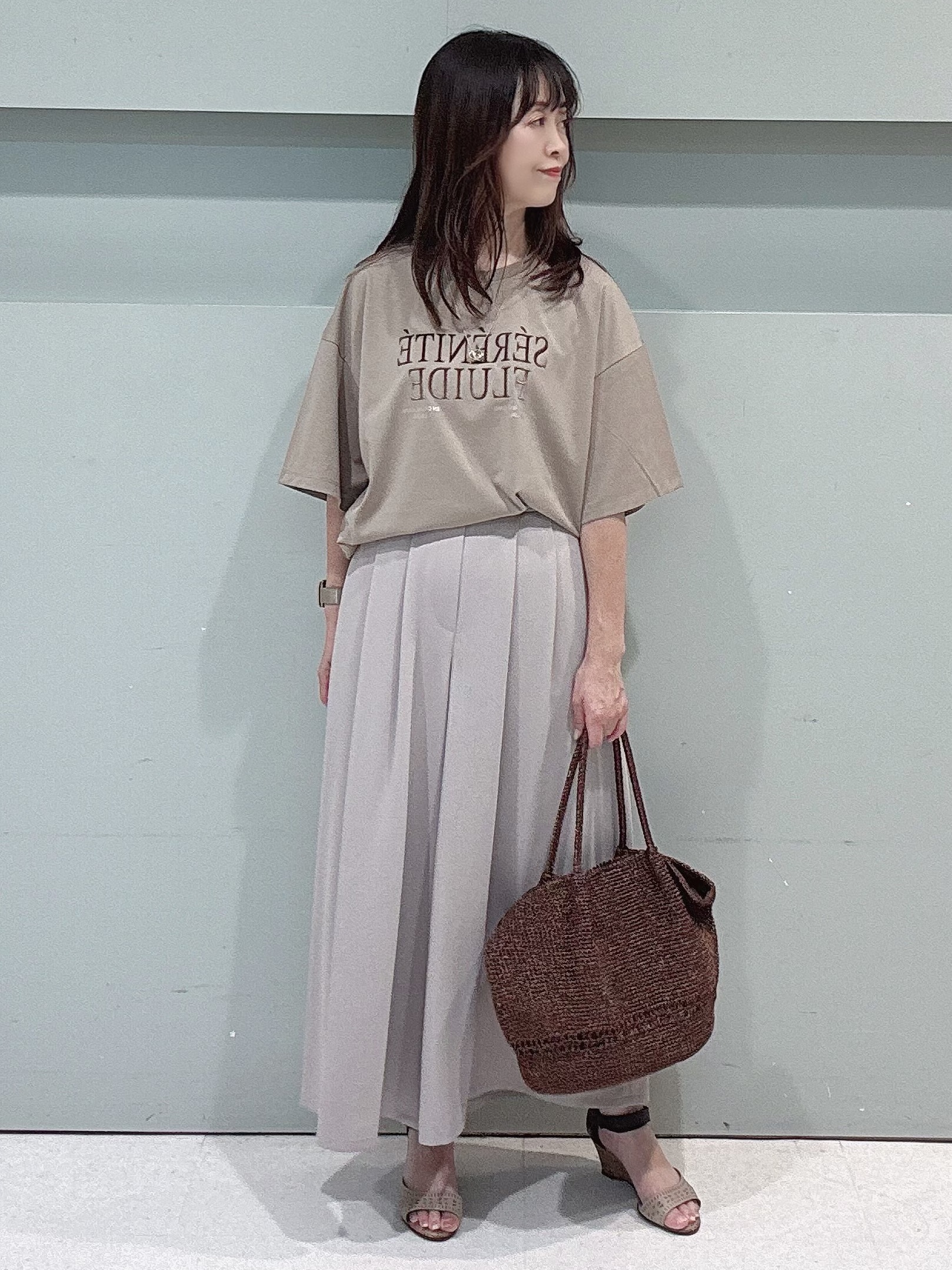 makiさんの「UNTITLED｜【丈感すっきり】ベロアプリントロゴT」を使ったコーディネート
