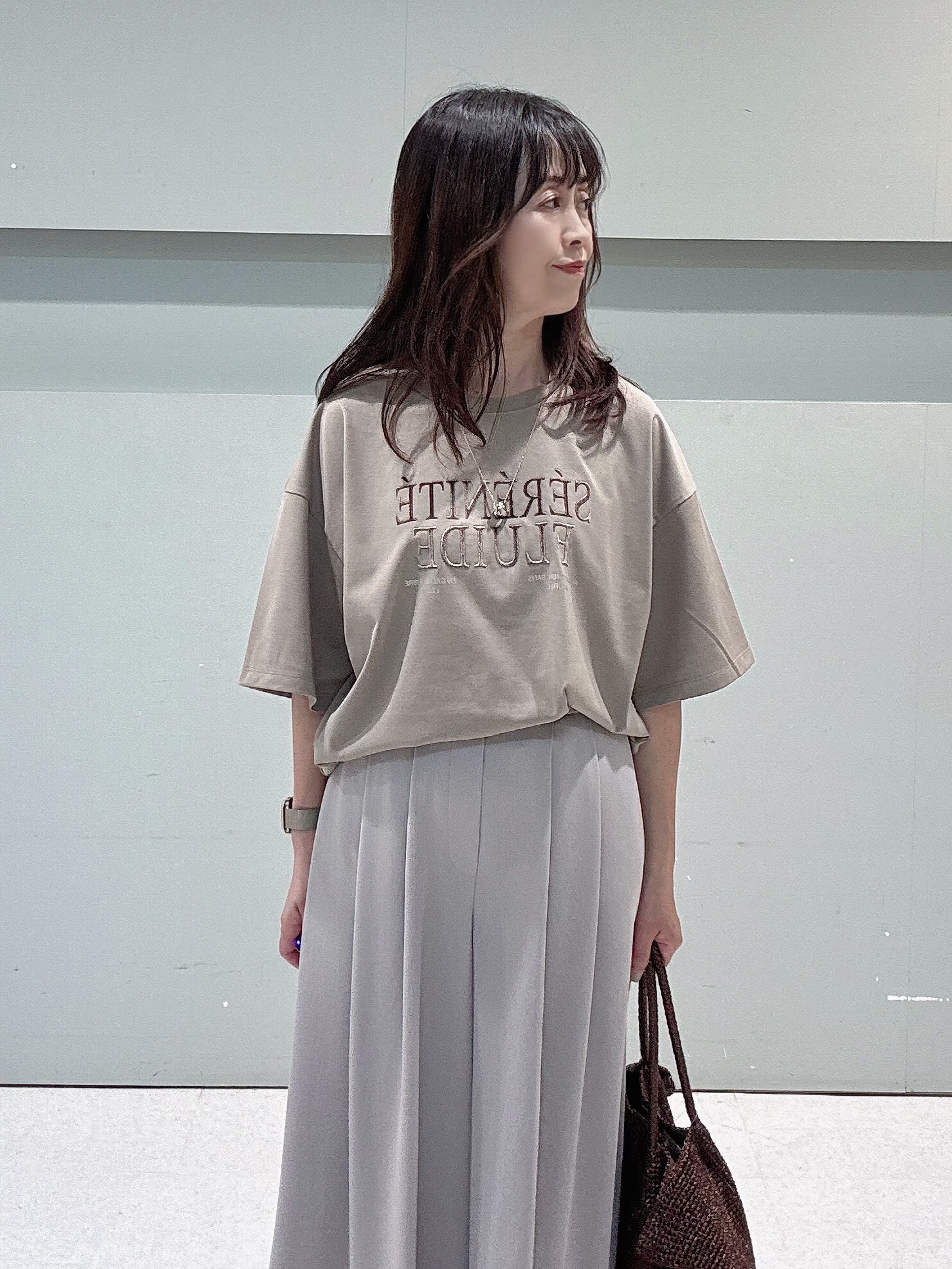 makiさんの「UNTITLED｜【丈感すっきり】ベロアプリントロゴT」を使ったコーディネート