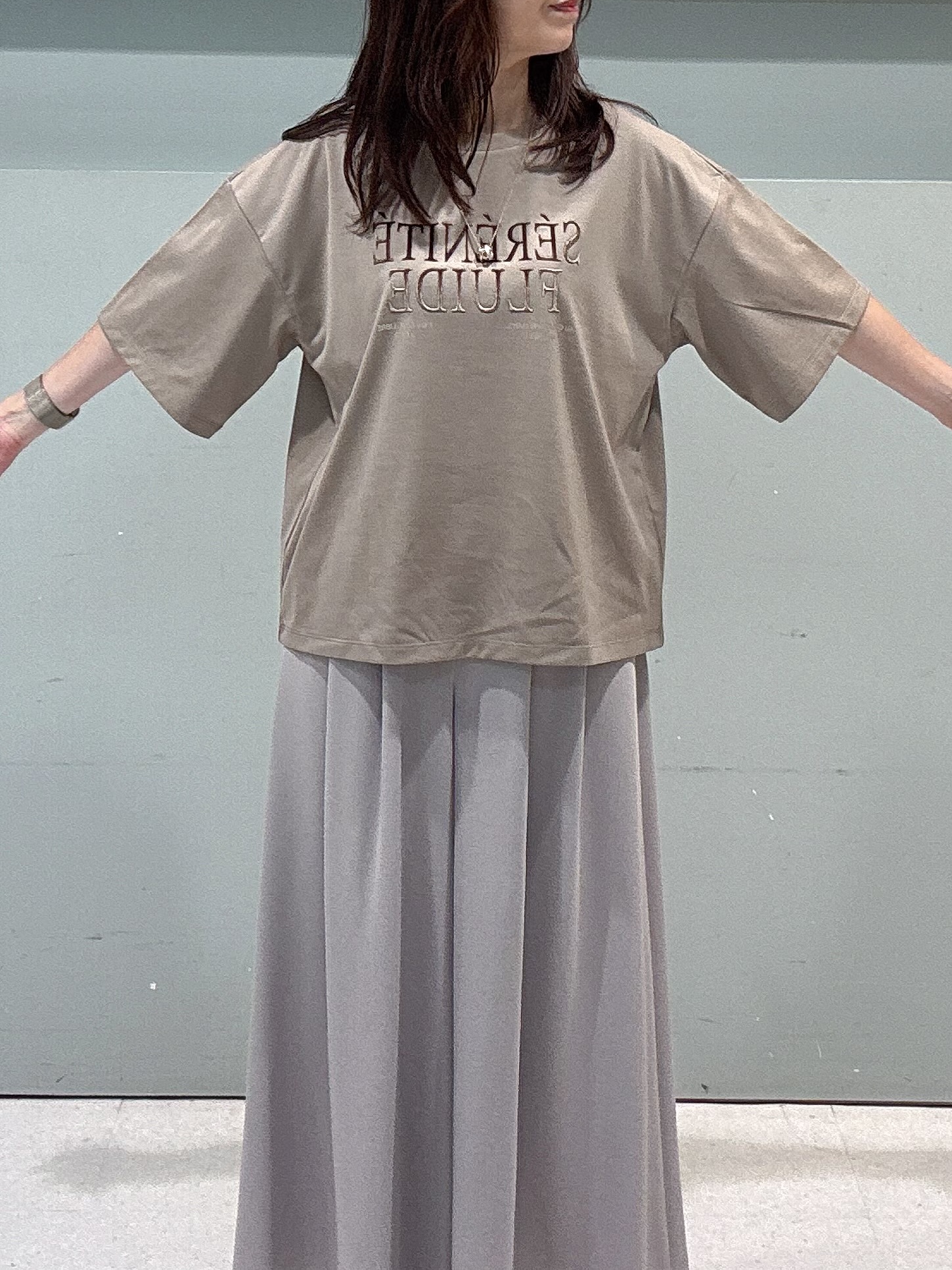 makiさんの「UNTITLED｜【丈感すっきり】ベロアプリントロゴT」を使ったコーディネート