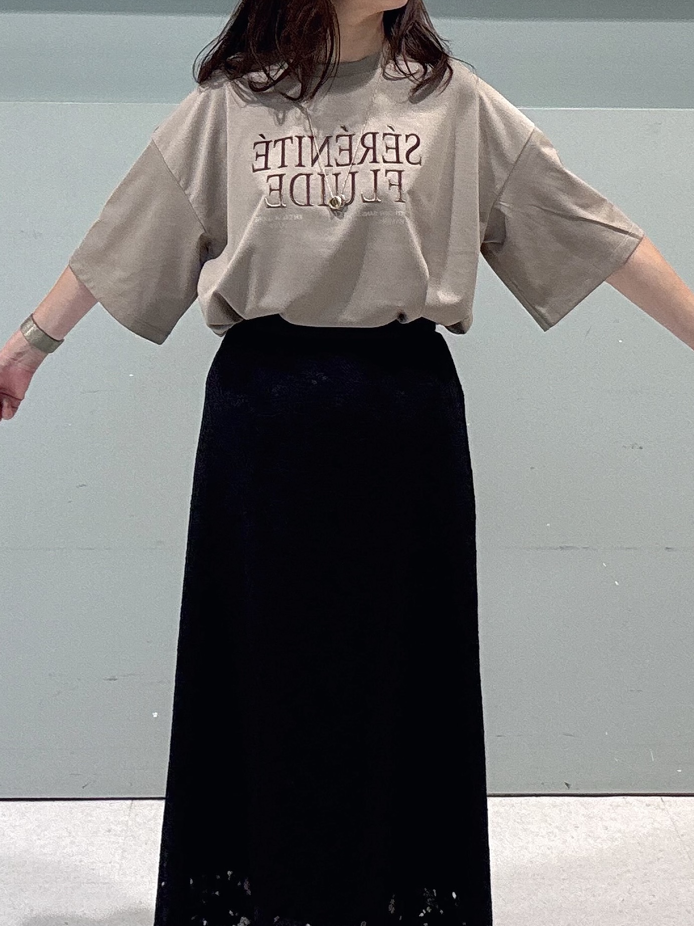 makiさんの「UNTITLED｜【丈感すっきり】ベロアプリントロゴT」を使ったコーディネート
