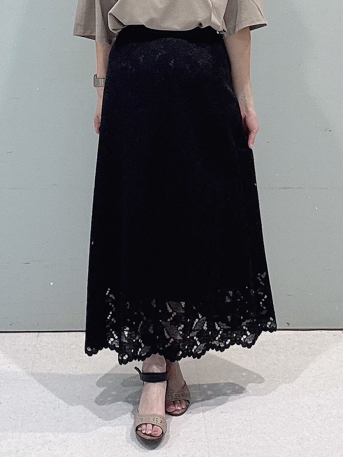 makiさんの「UNTITLED｜【丈感すっきり】ベロアプリントロゴT」を使ったコーディネート