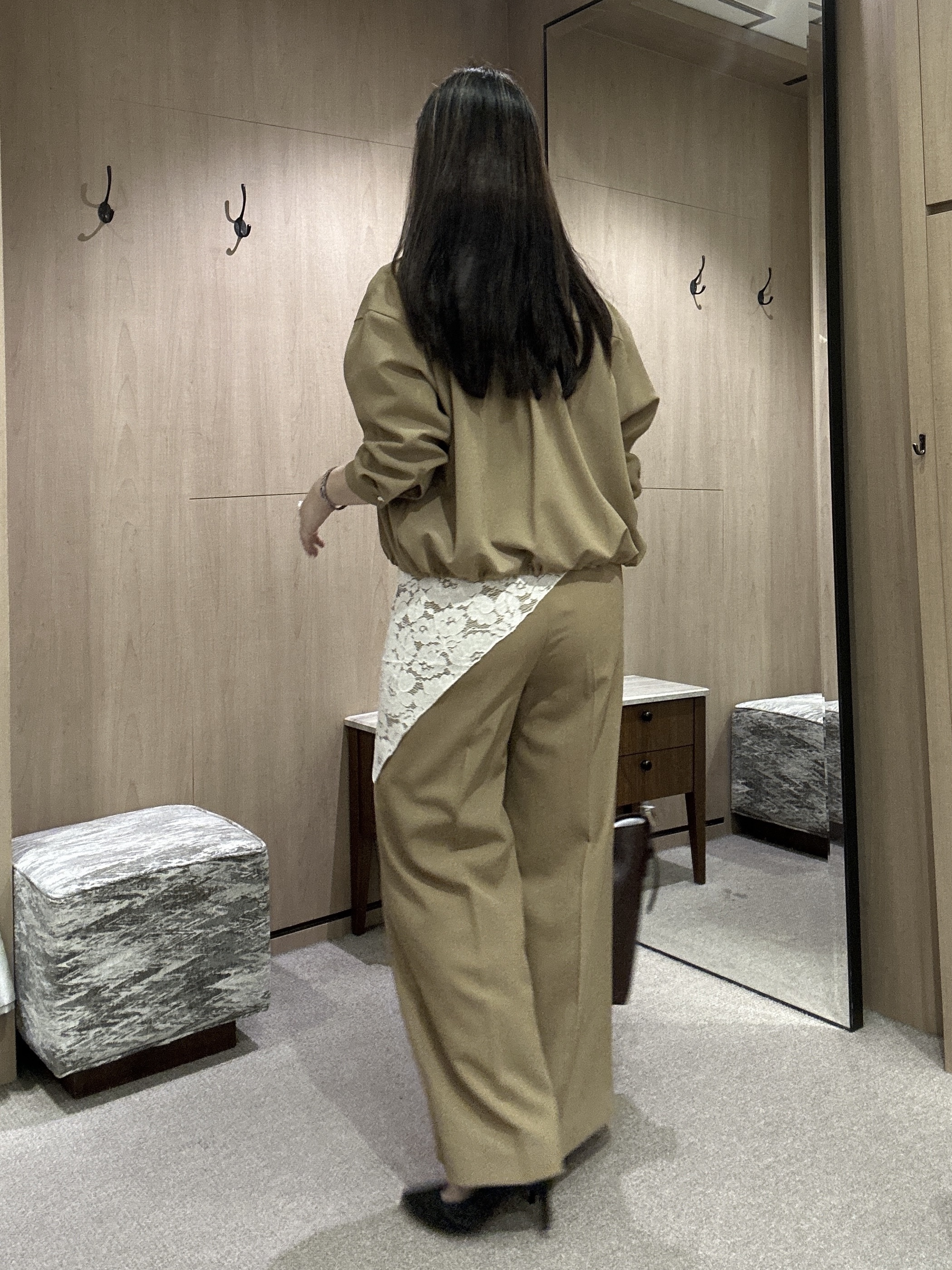 YURIさんの「UNTITLED｜【秋羽織り/セットアップ可/UVカット】エアリークールドロストシャツ」を使ったコーディネート