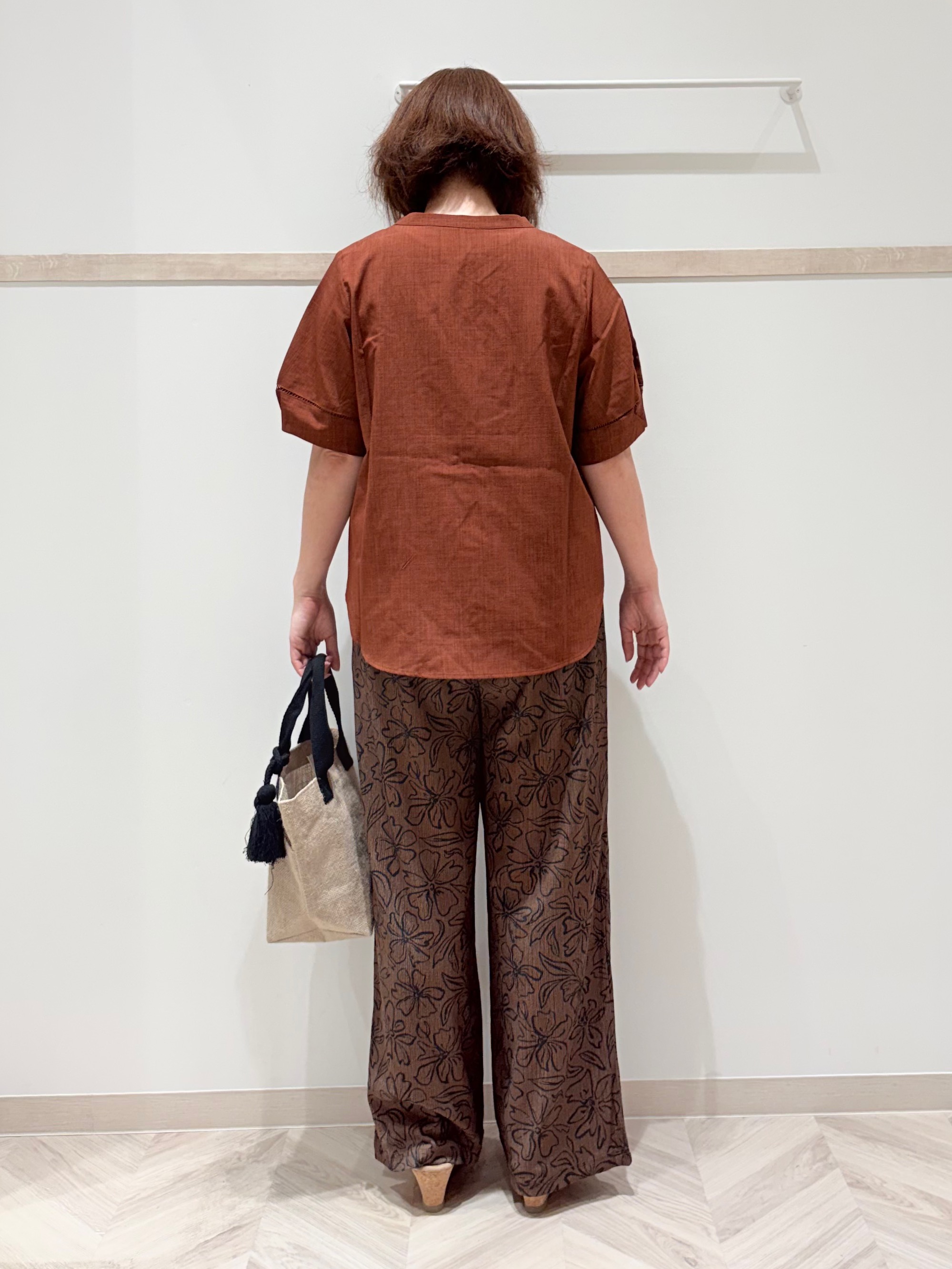 c_h_i_k_aさんの「SHOO･LA･RUE｜【洗濯後しわになりにくい/インせずきまる】シンプルだけど女性らしい 麻調スキッパーブラウス」を使ったコーディネート