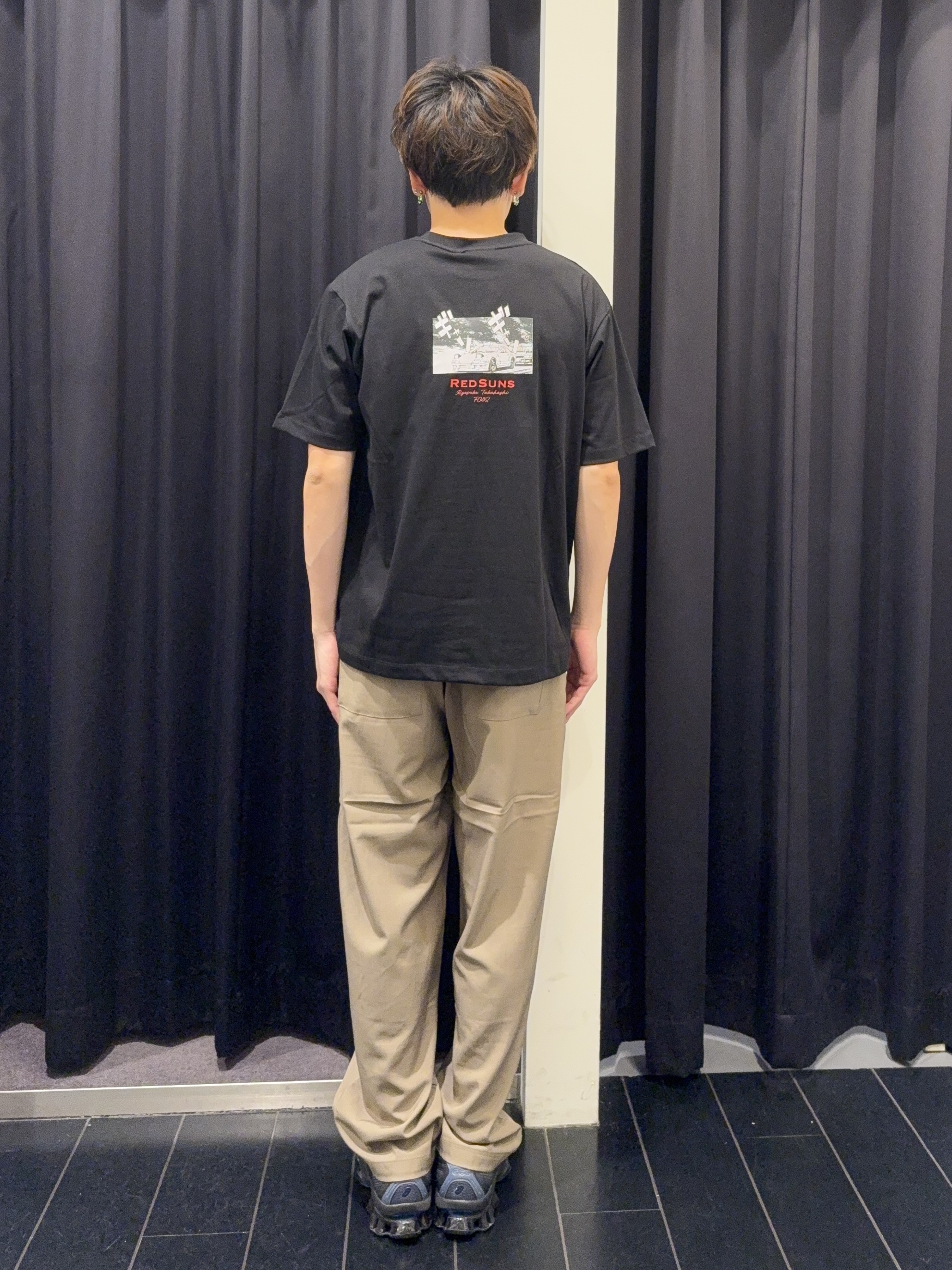 カシマさんの「THE SHOP TK｜頭文字D 別注 『タカハシ』 グラフィック半袖Tシャツ ステッカー＆チャーム付き」を使ったコーディネート
