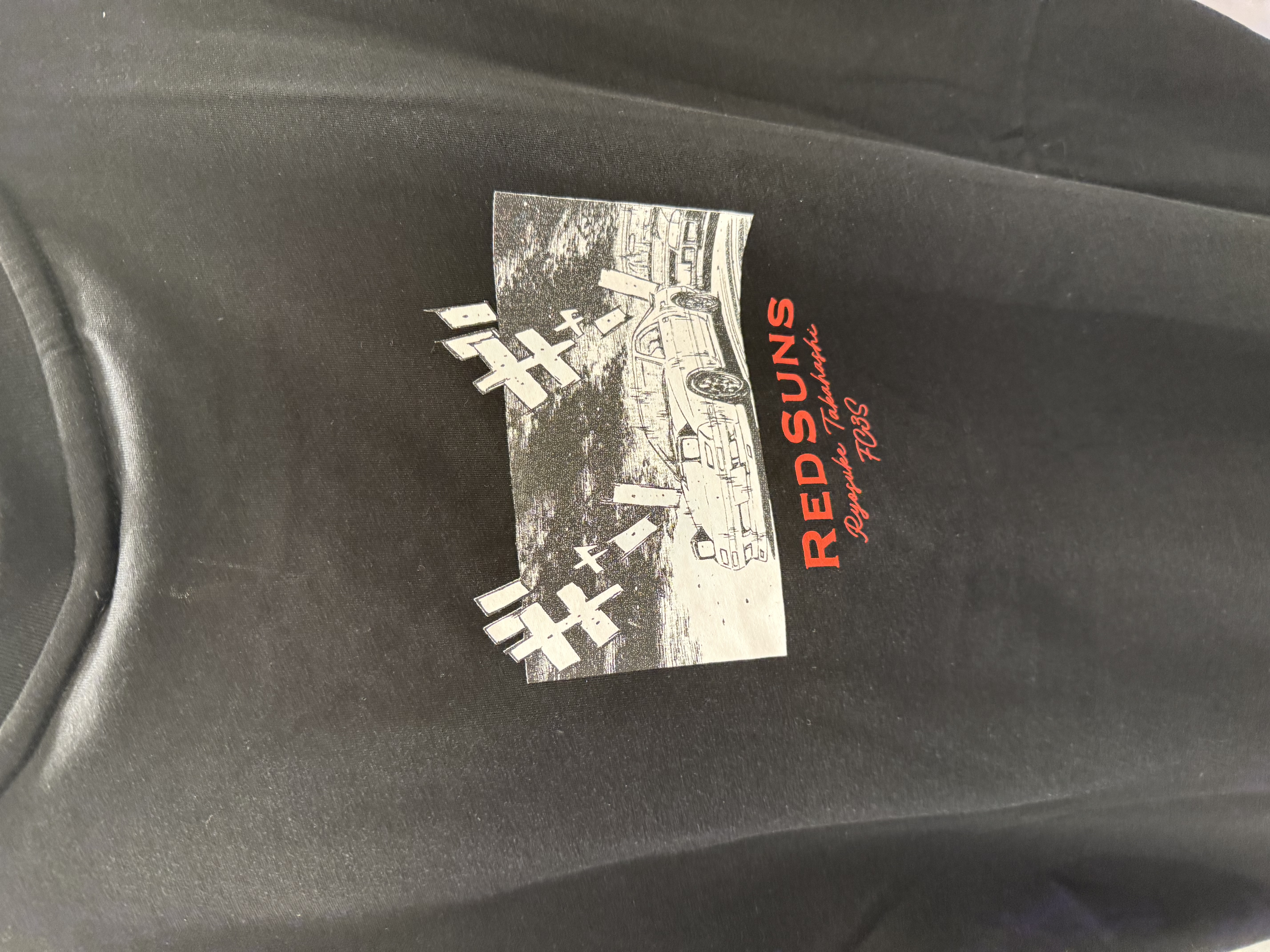 カシマさんの「THE SHOP TK｜頭文字D 別注 『タカハシ』 グラフィック半袖Tシャツ ステッカー＆チャーム付き」を使ったコーディネート