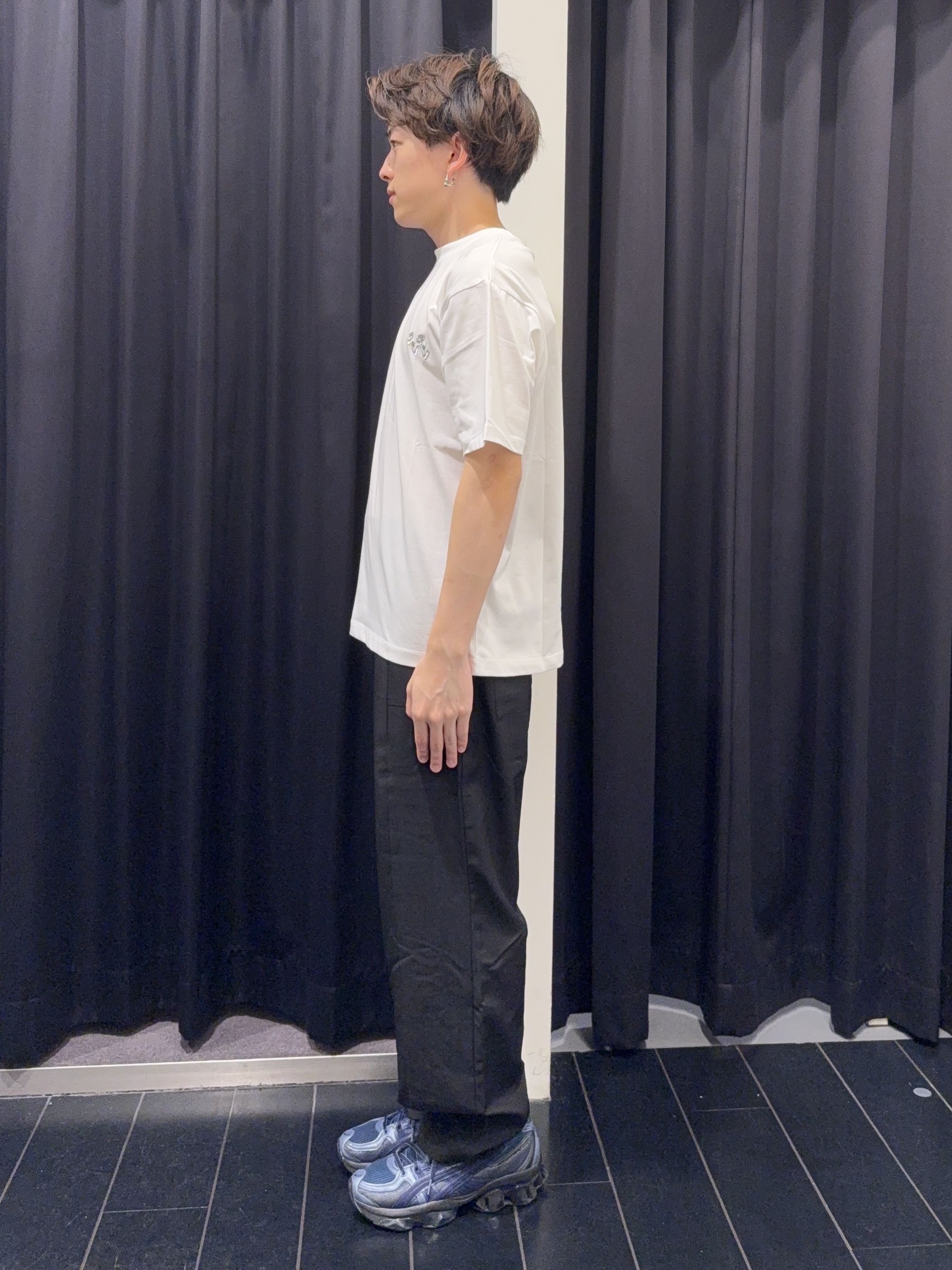 カシマさんの「THE SHOP TK｜頭文字D 別注 『タカハシ』 グラフィック半袖Tシャツ ステッカー＆チャーム付き」を使ったコーディネート
