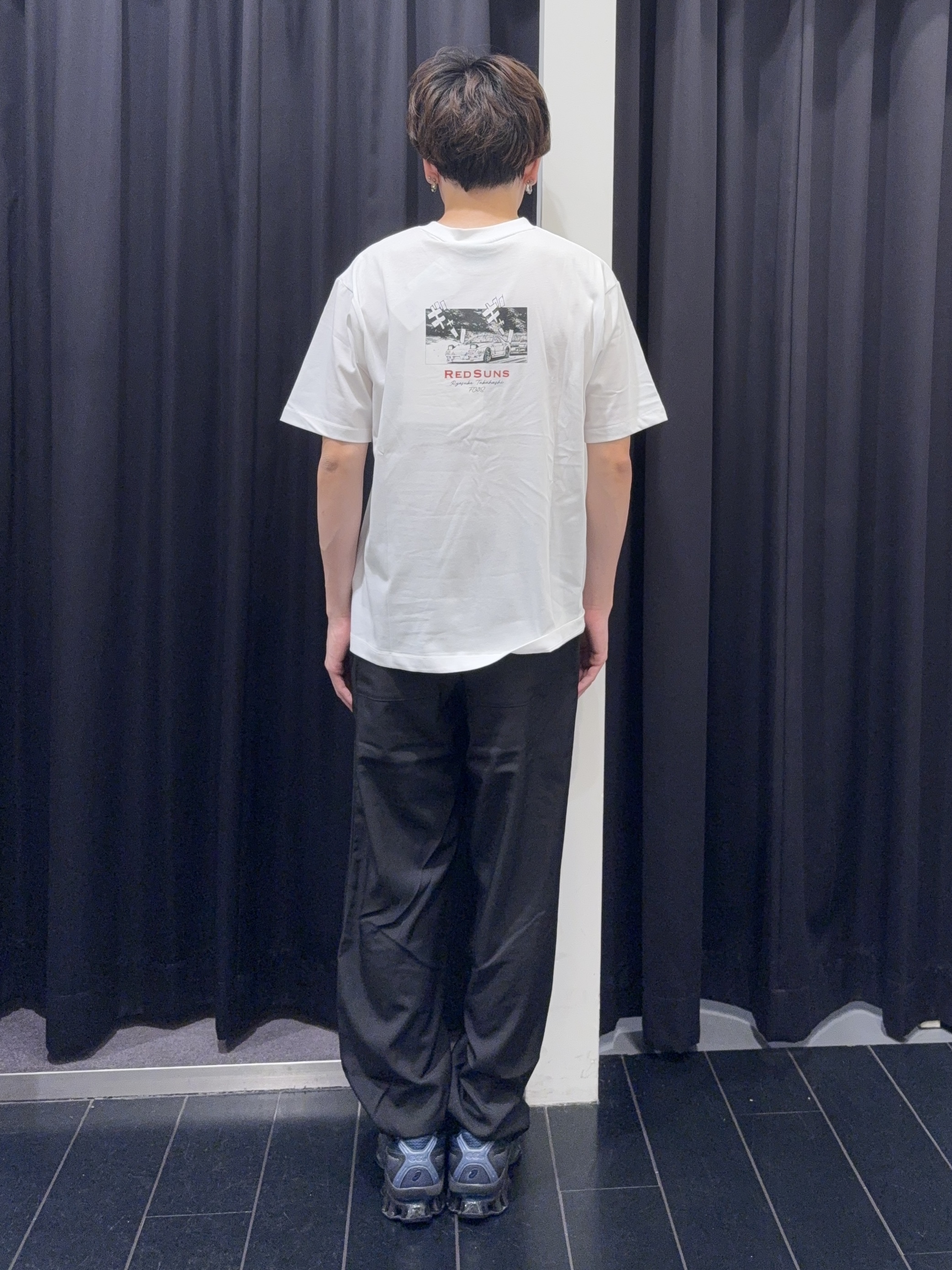 カシマさんの「THE SHOP TK｜頭文字D 別注 『タカハシ』 グラフィック半袖Tシャツ ステッカー＆チャーム付き」を使ったコーディネート