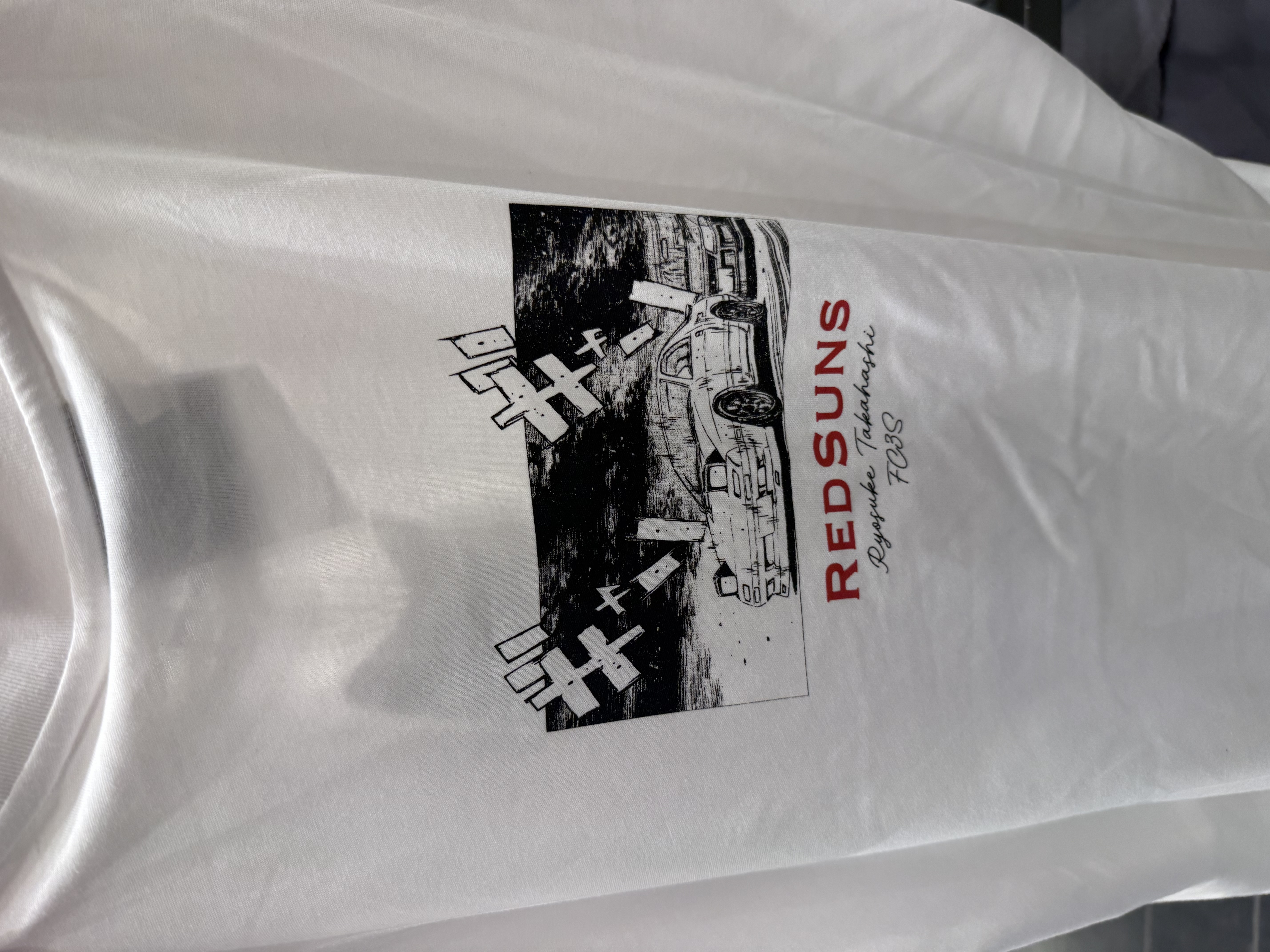 カシマさんの「THE SHOP TK｜頭文字D 別注 『タカハシ』 グラフィック半袖Tシャツ ステッカー＆チャーム付き」を使ったコーディネート