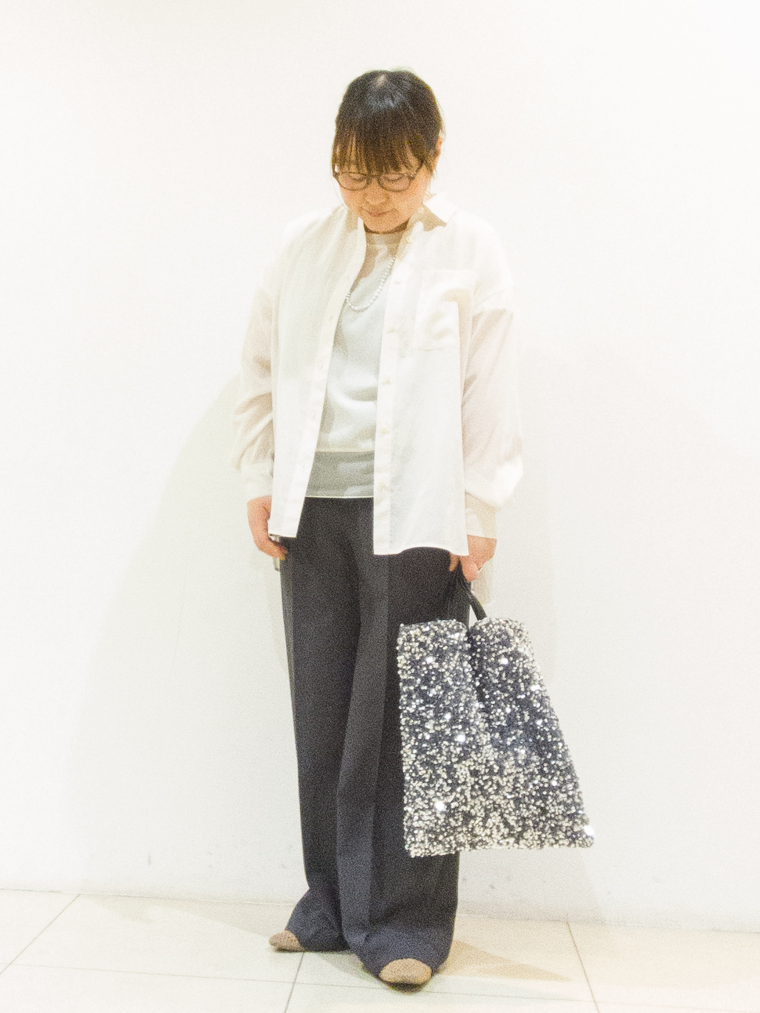 takedaさんの「UNTITLED｜【秋羽織り/肌に張り付きにくい】シルキータッチシアーシャツ」を使ったコーディネート
