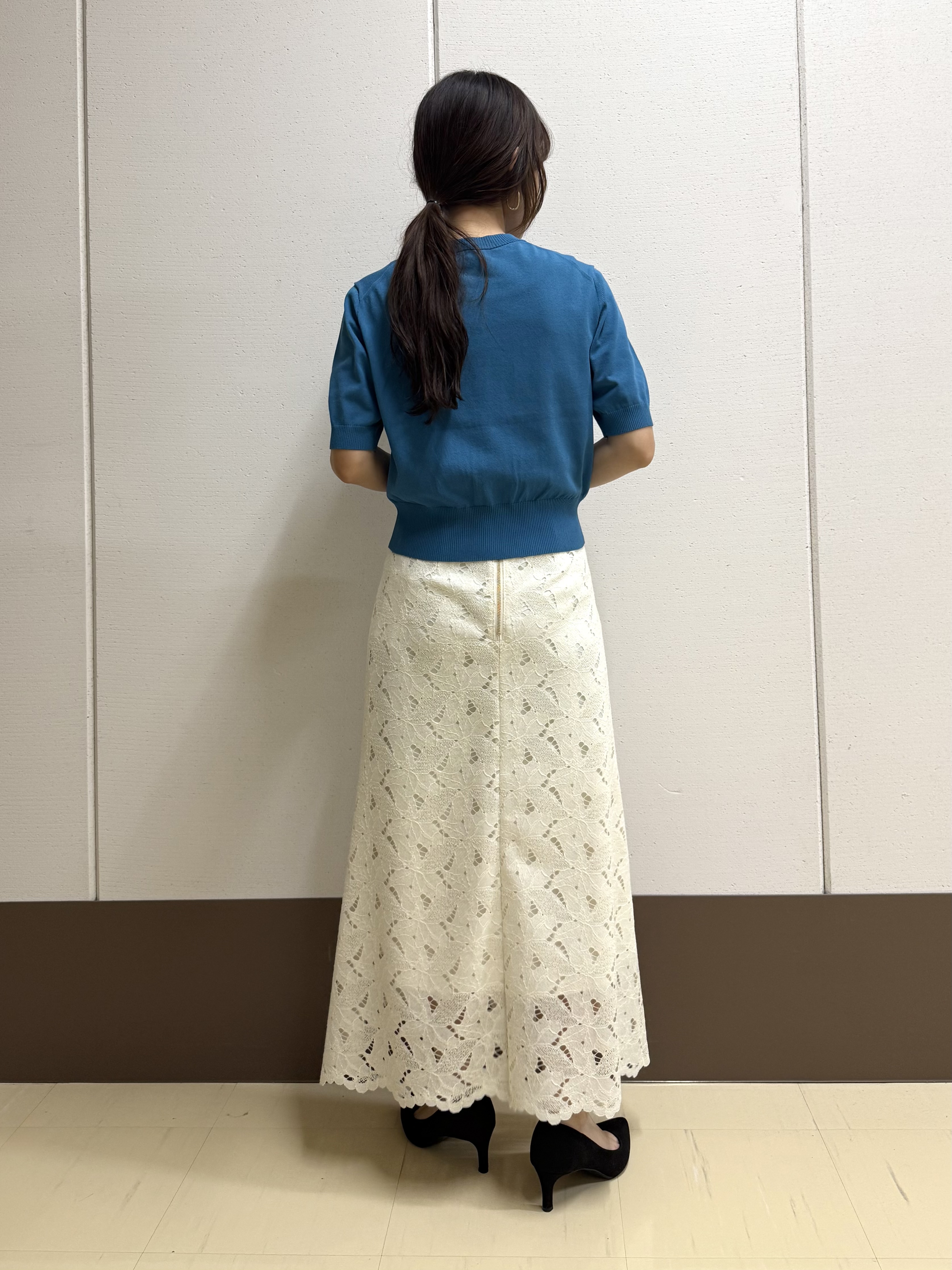 mamiさんの「INDIVI｜【すっきり秋羽織り/前開きボタン】ドライタッチ5分袖カーディガン」を使ったコーディネート