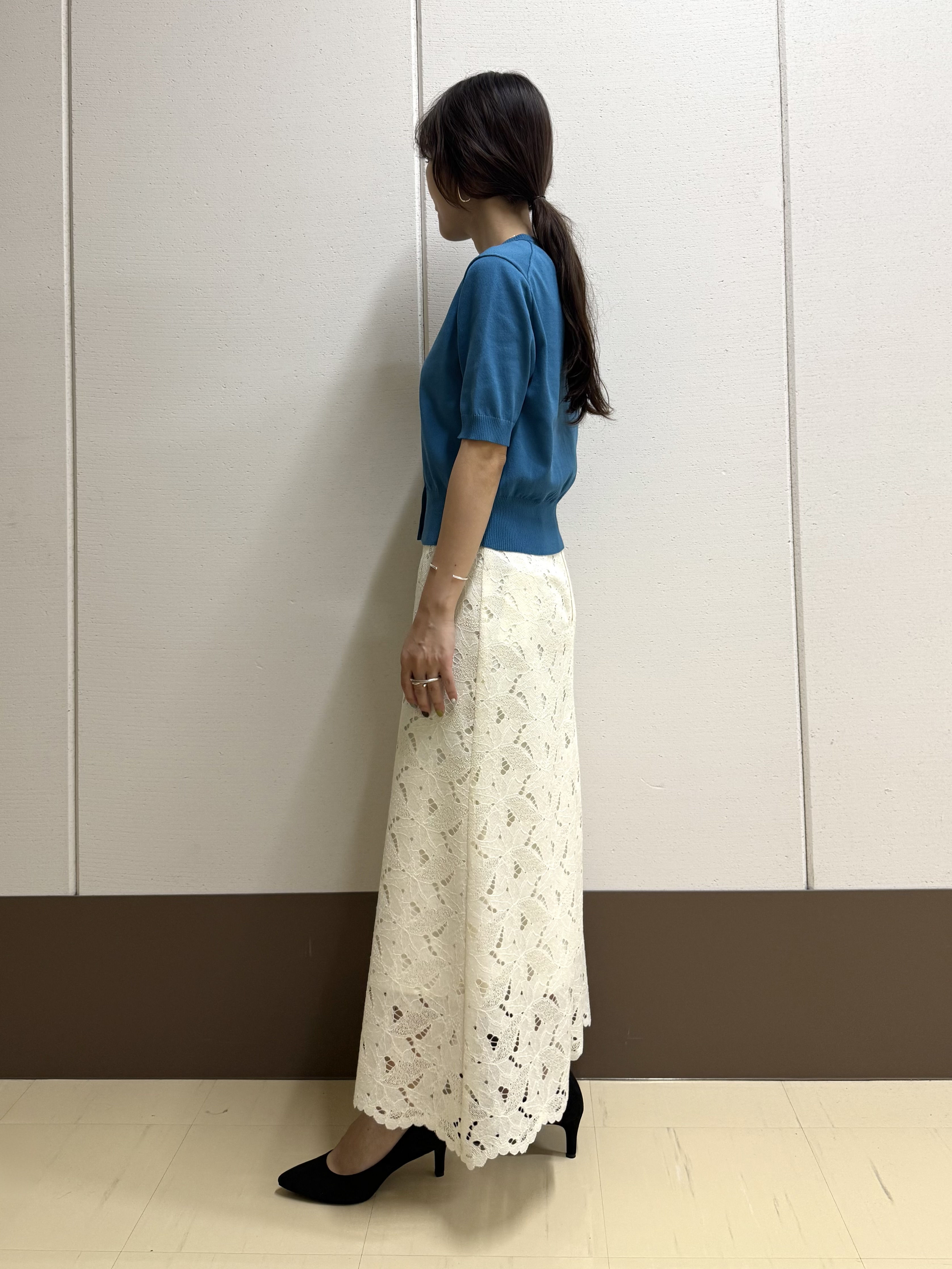 mamiさんの「INDIVI｜【すっきり秋羽織り/前開きボタン】ドライタッチ5分袖カーディガン」を使ったコーディネート