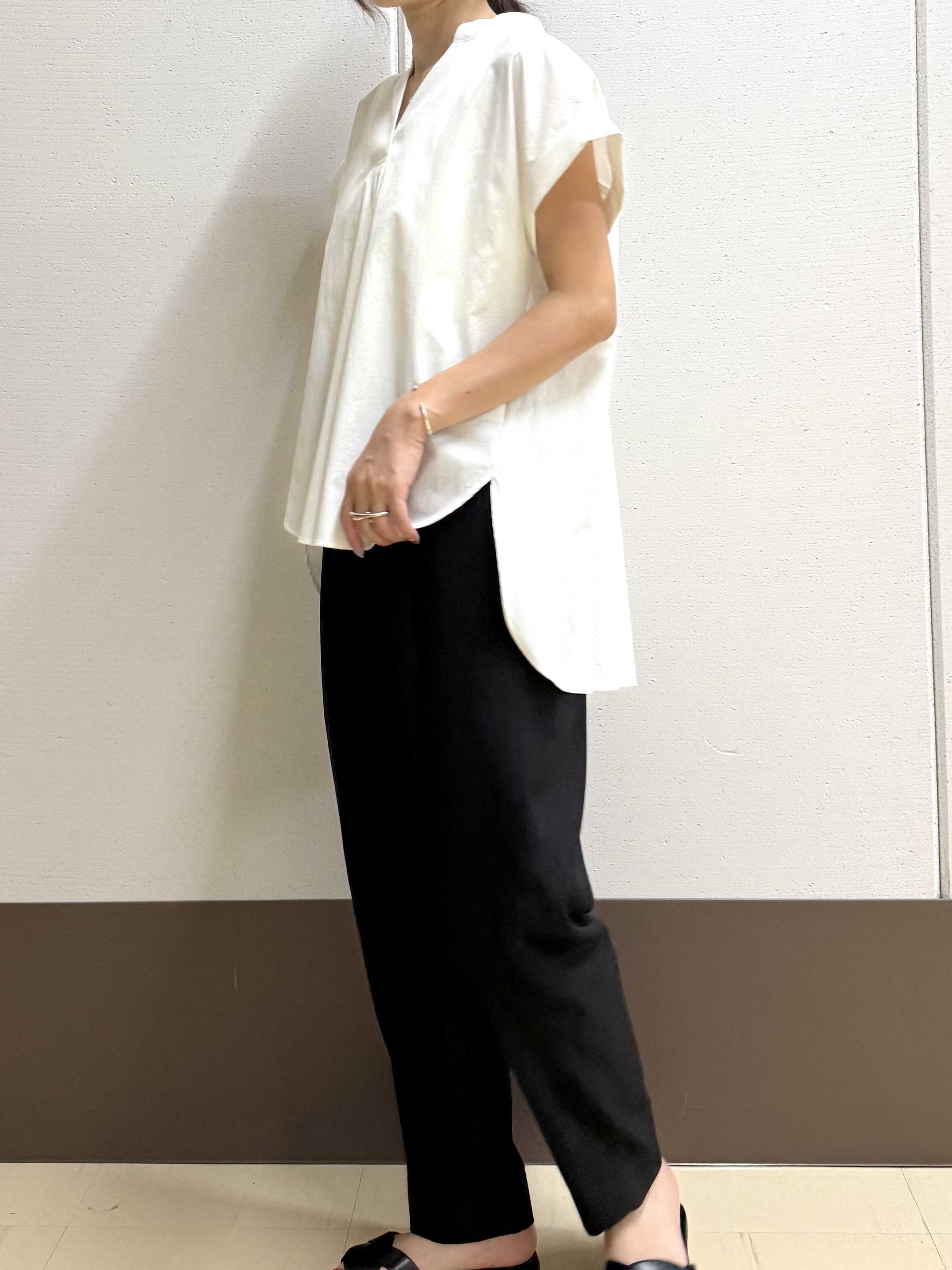 mamiさんの「INDIVI｜【吸水速乾/接触冷感】バックプリーツデザインブラウス」を使ったコーディネート