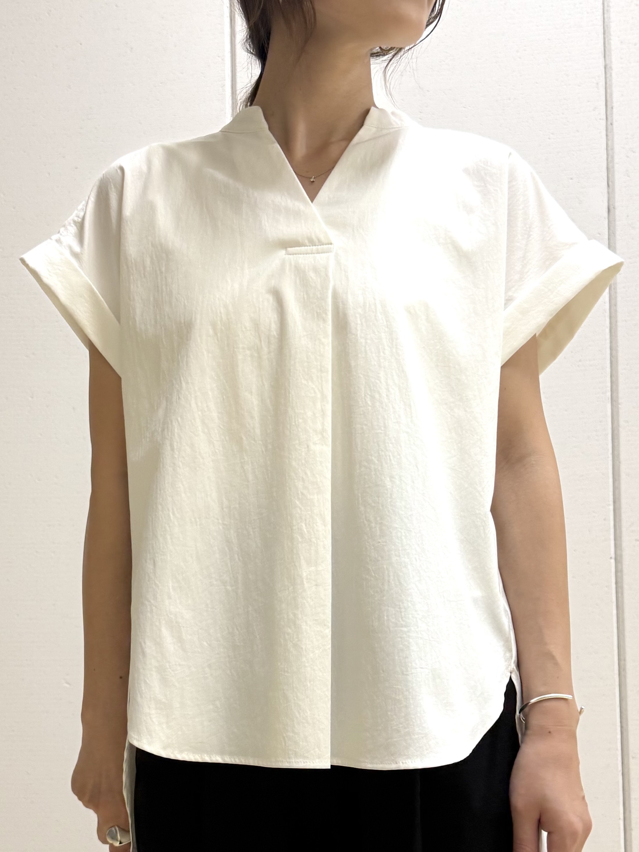 mamiさんの「INDIVI｜【吸水速乾/接触冷感】バックプリーツデザインブラウス」を使ったコーディネート