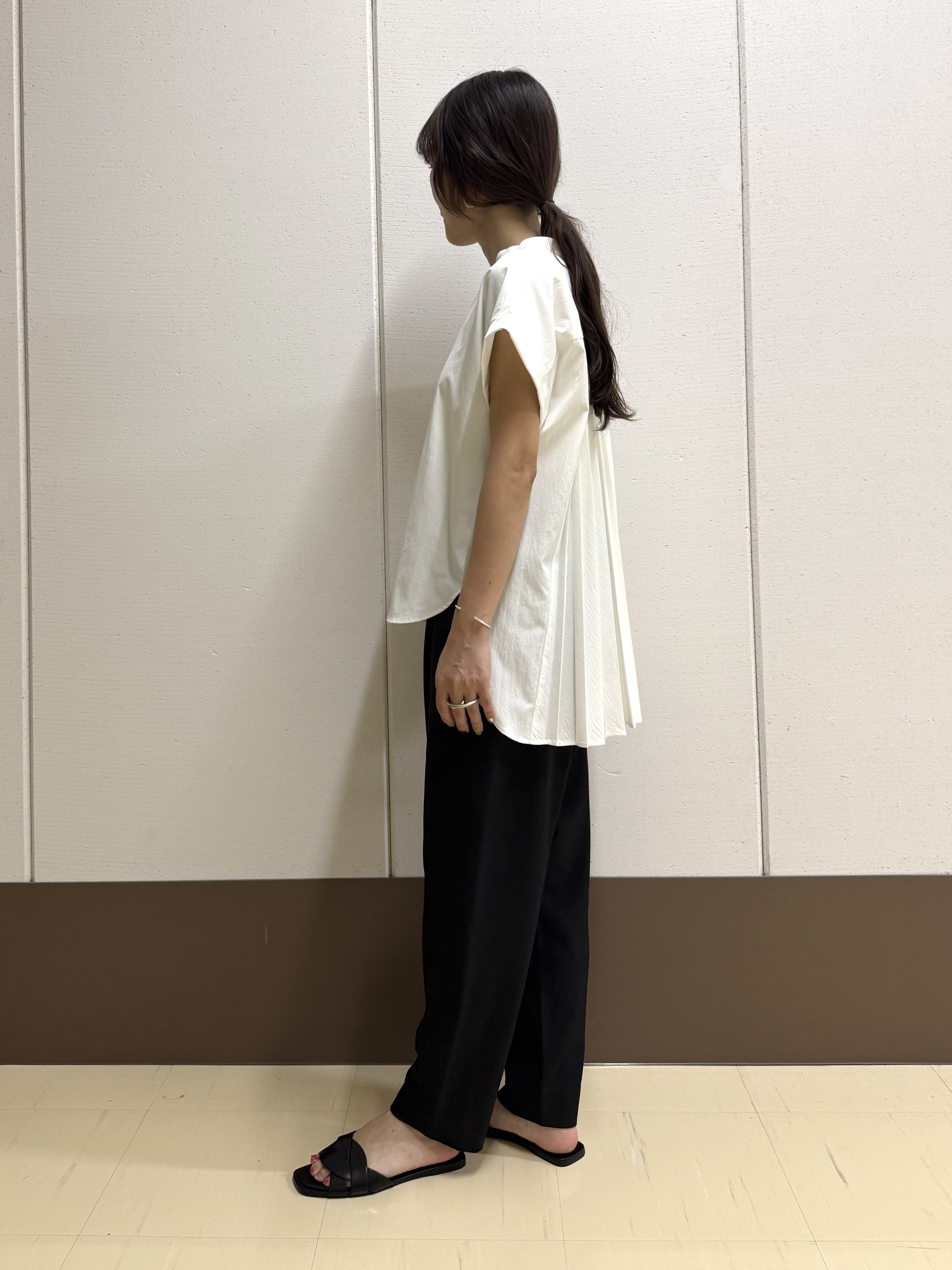 mamiさんの「INDIVI｜【吸水速乾/接触冷感】バックプリーツデザインブラウス」を使ったコーディネート