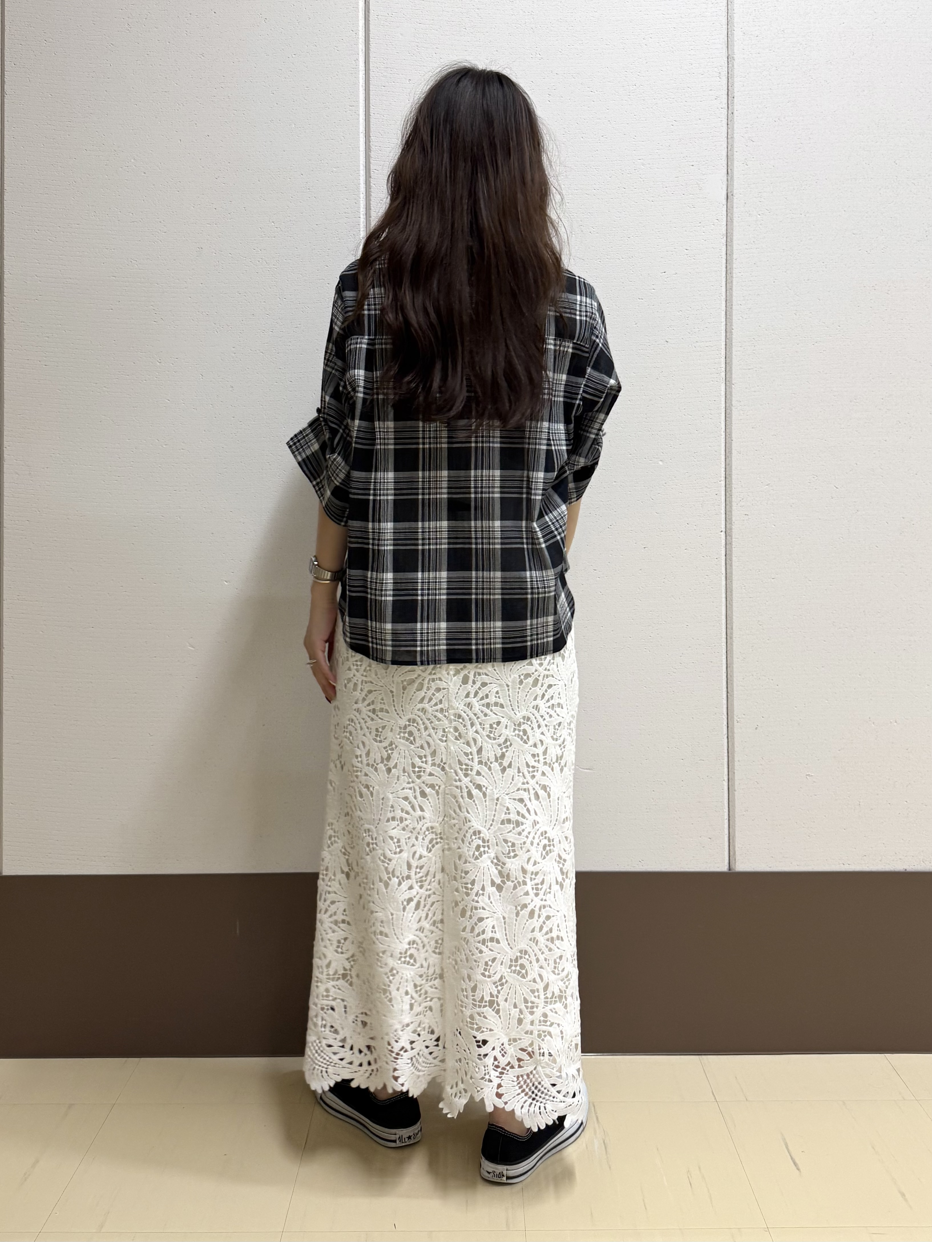 mamiさんの「INDIVI｜【洗える／トレンド】リーフ柄レーススカート」を使ったコーディネート