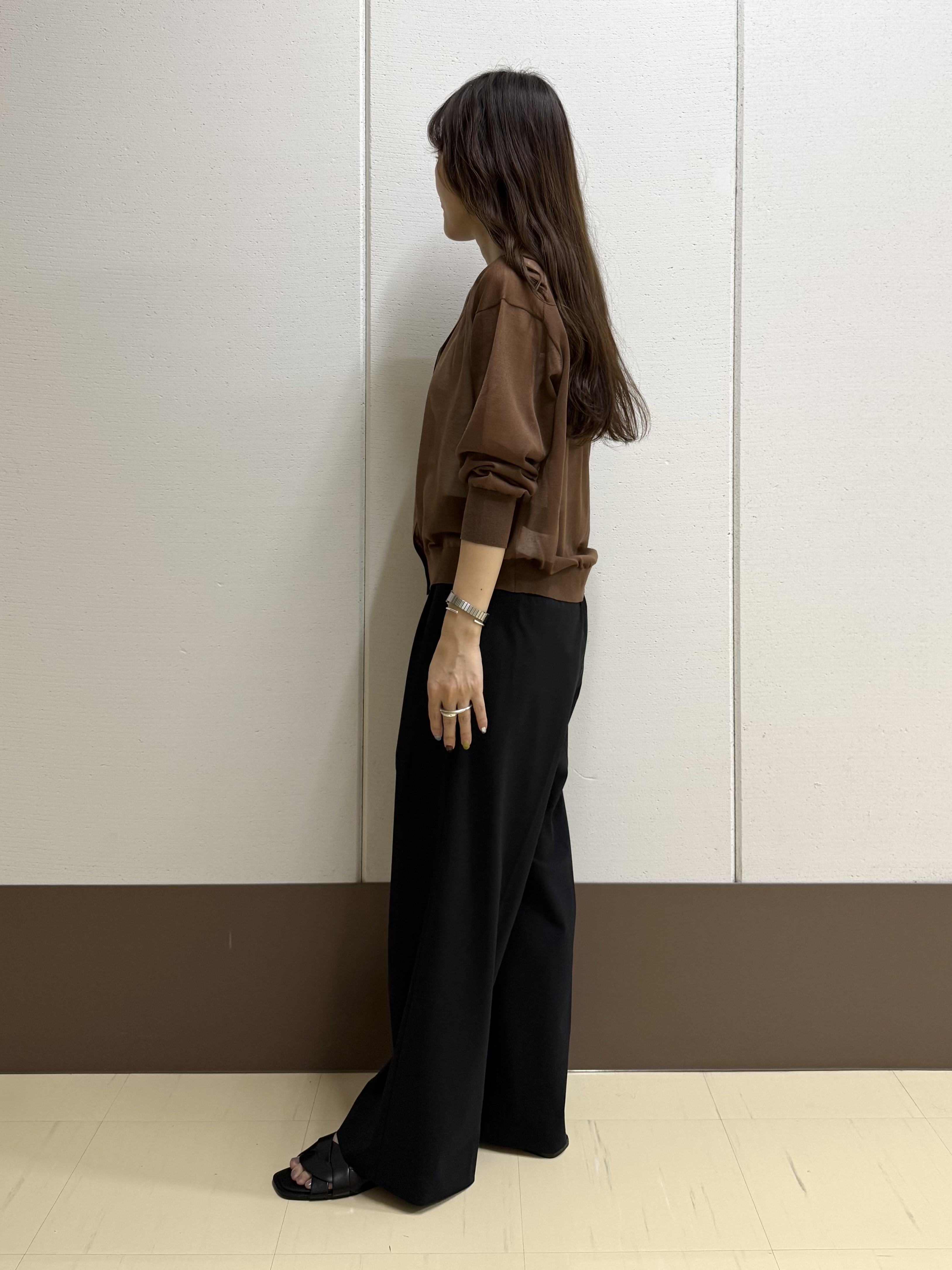 mamiさんの「INDIVI｜【秋羽織／洗える／シアー】フーディー カーディガンニット」を使ったコーディネート