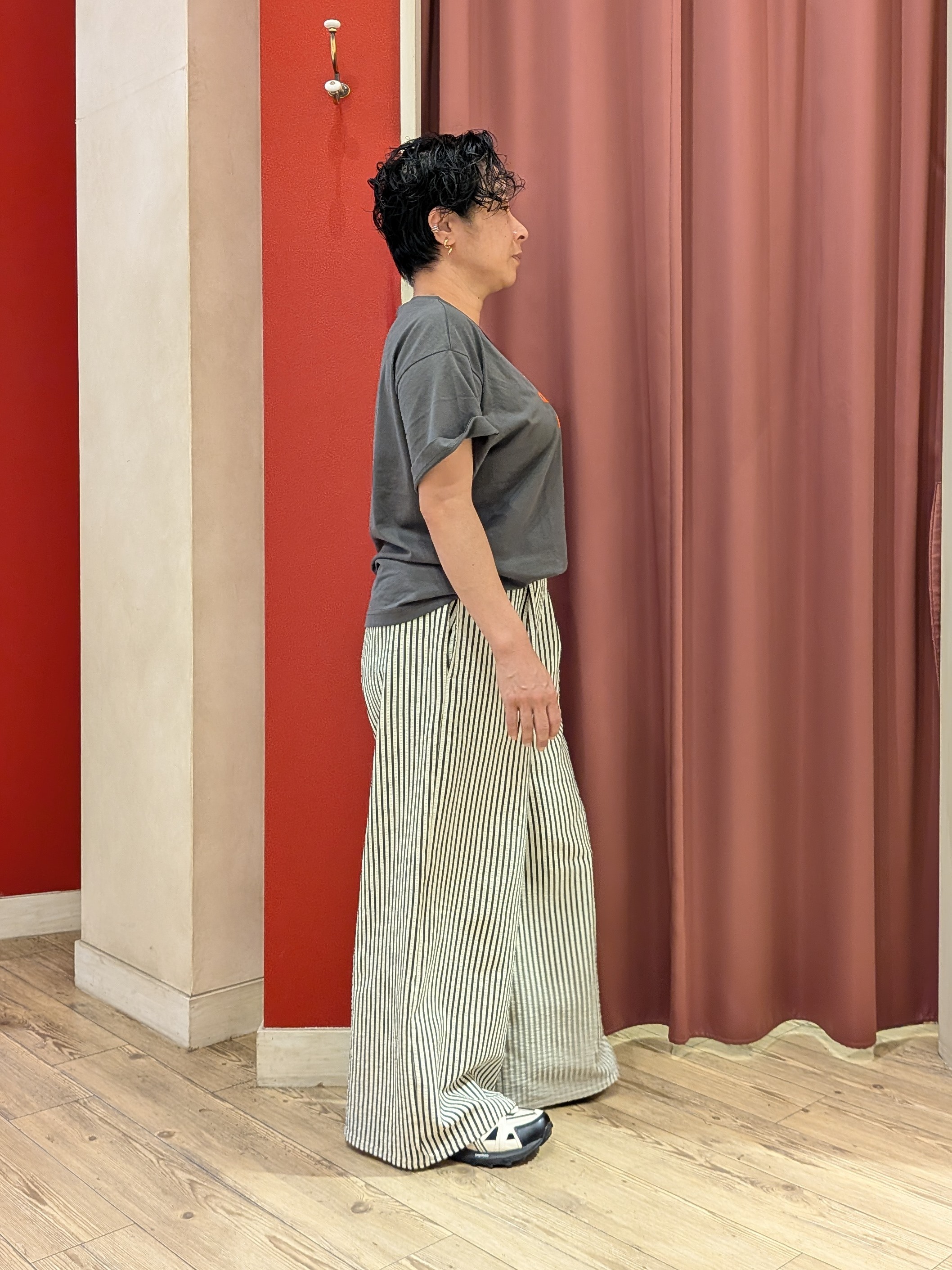 cameさんの「SHOO･LA･RUE｜【S-LL/洗濯機可】大人っぽく着られる ジェルロゴプリントTシャツ」を使ったコーディネート
