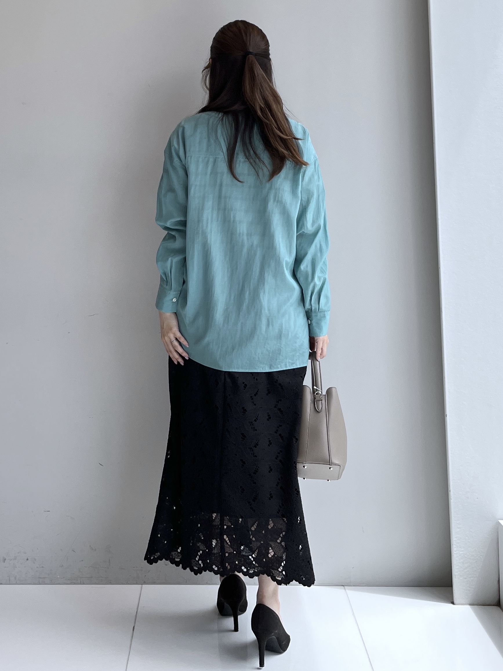 Saekoさんの「UNTITLED｜【秋羽織り/肌に張り付きにくい】シルキータッチシアーシャツ」を使ったコーディネート