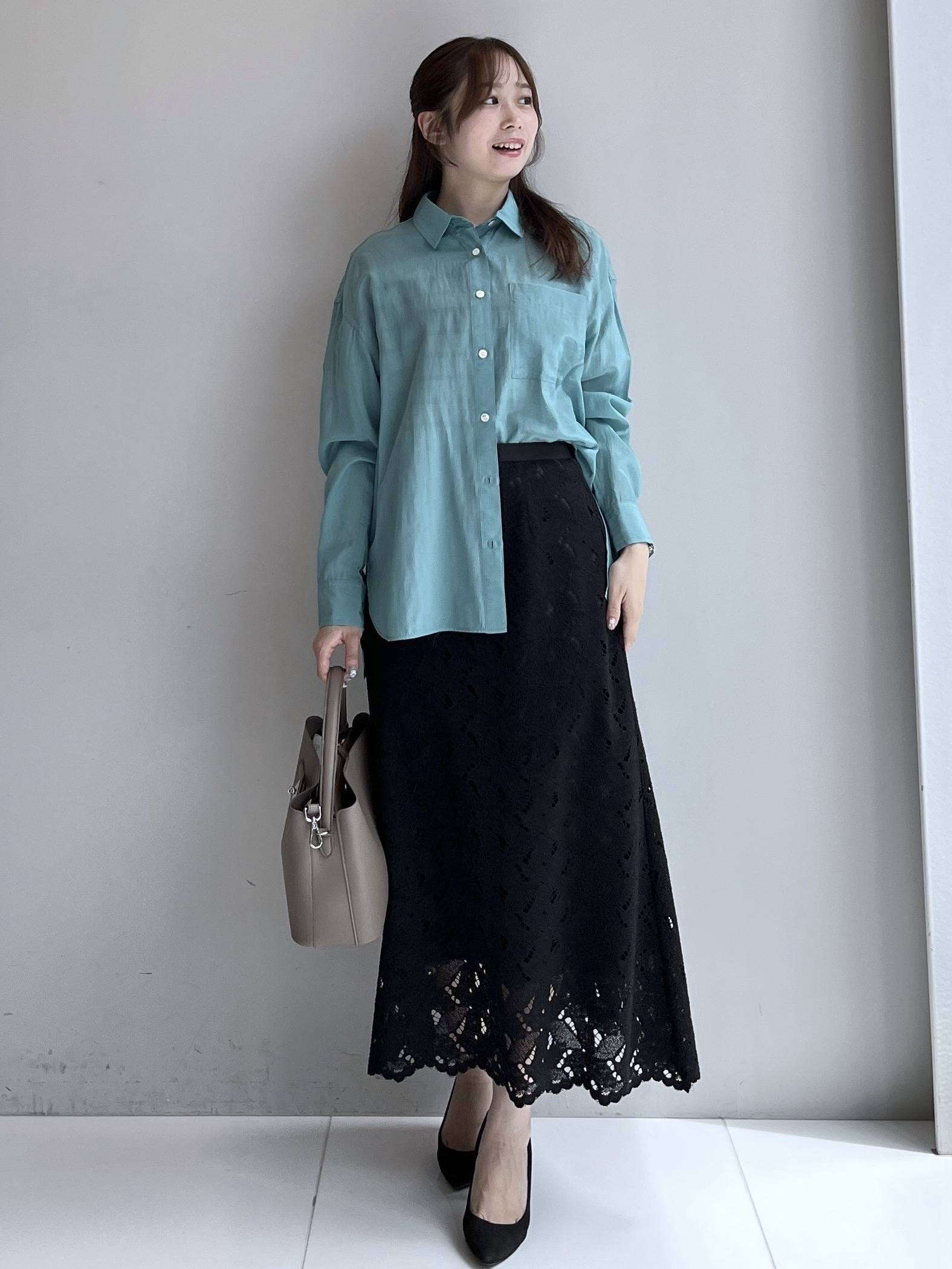 Saekoさんの「UNTITLED｜【秋羽織り/肌に張り付きにくい】シルキータッチシアーシャツ」を使ったコーディネート