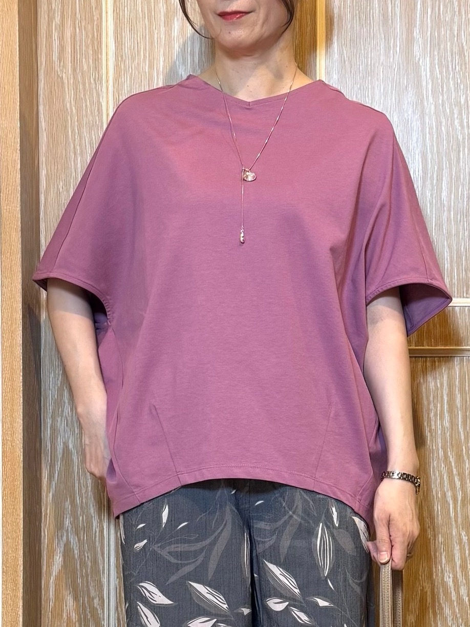 KAORIさんの「SHOO･LA･RUE｜【洗濯機可/体型カバー】インせず着られる 上品見えのドルマントップス」を使ったコーディネート