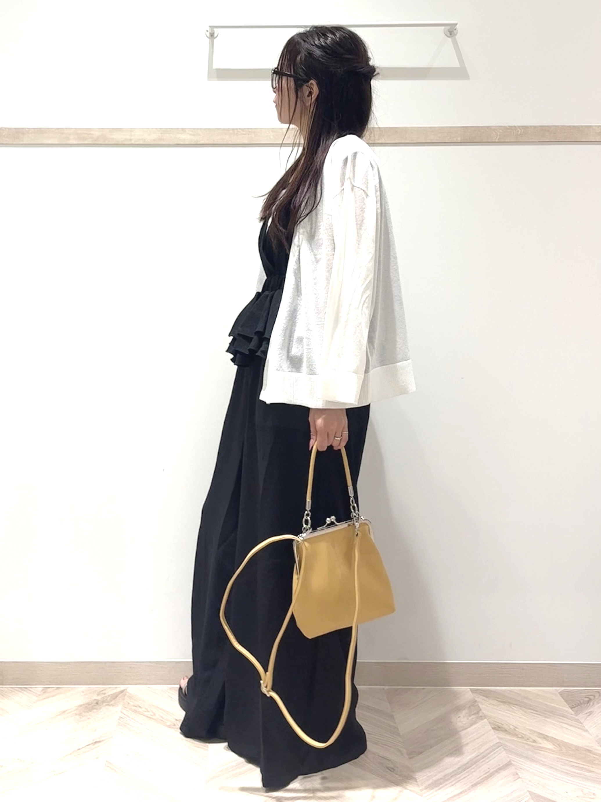 nanaさんの「SHOO･LA･RUE｜【洗濯機可/S-LL】オンにもオフにも マルチに使えるボタンレスカーディガン」を使ったコーディネート