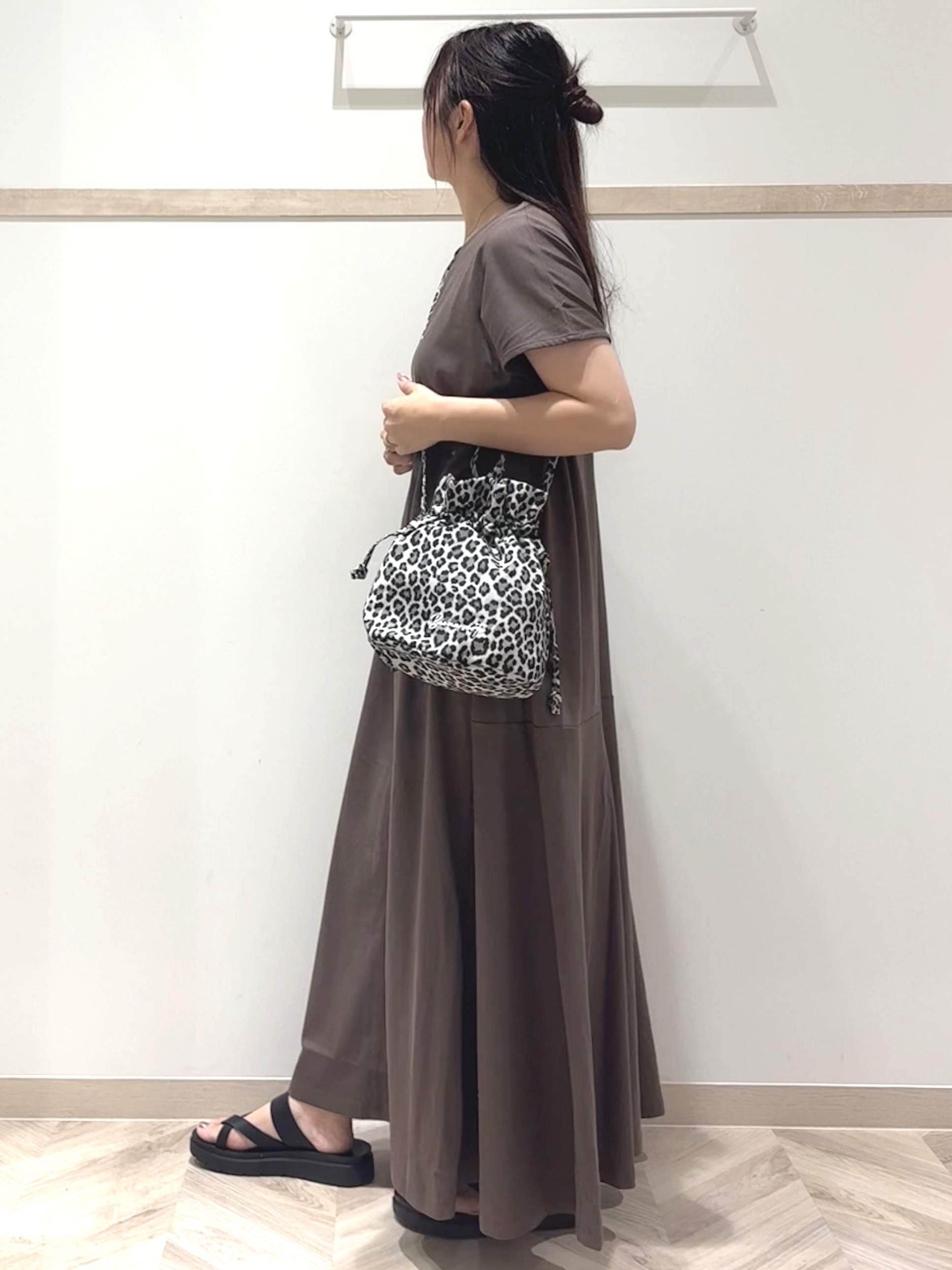 nanaさんの「SHOO･LA･RUE｜【体型カバー/洗濯機可】涼やかAラインロングワンピース」を使ったコーディネート