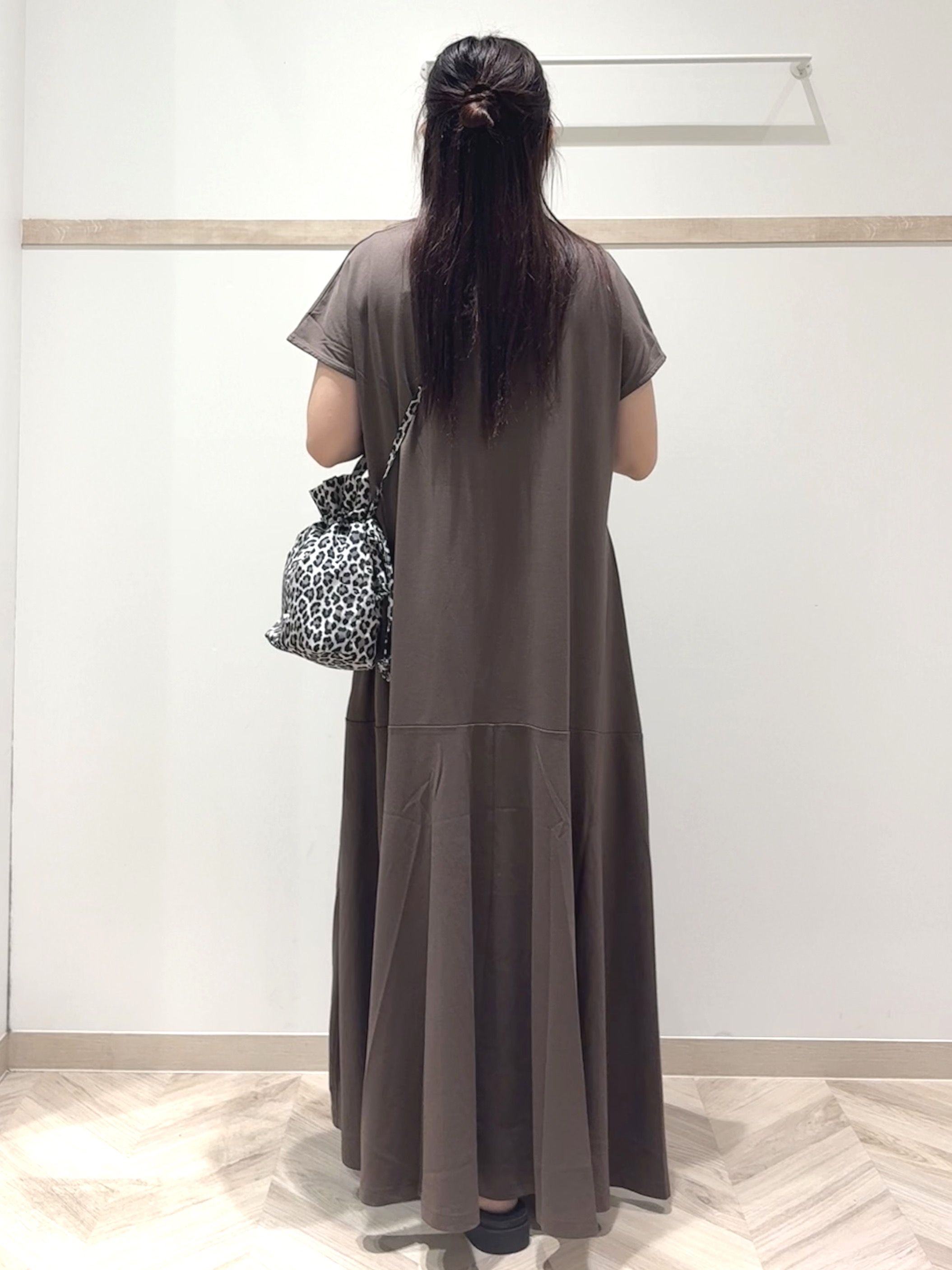 nanaさんの「SHOO･LA･RUE｜【体型カバー/洗濯機可】涼やかAラインロングワンピース」を使ったコーディネート