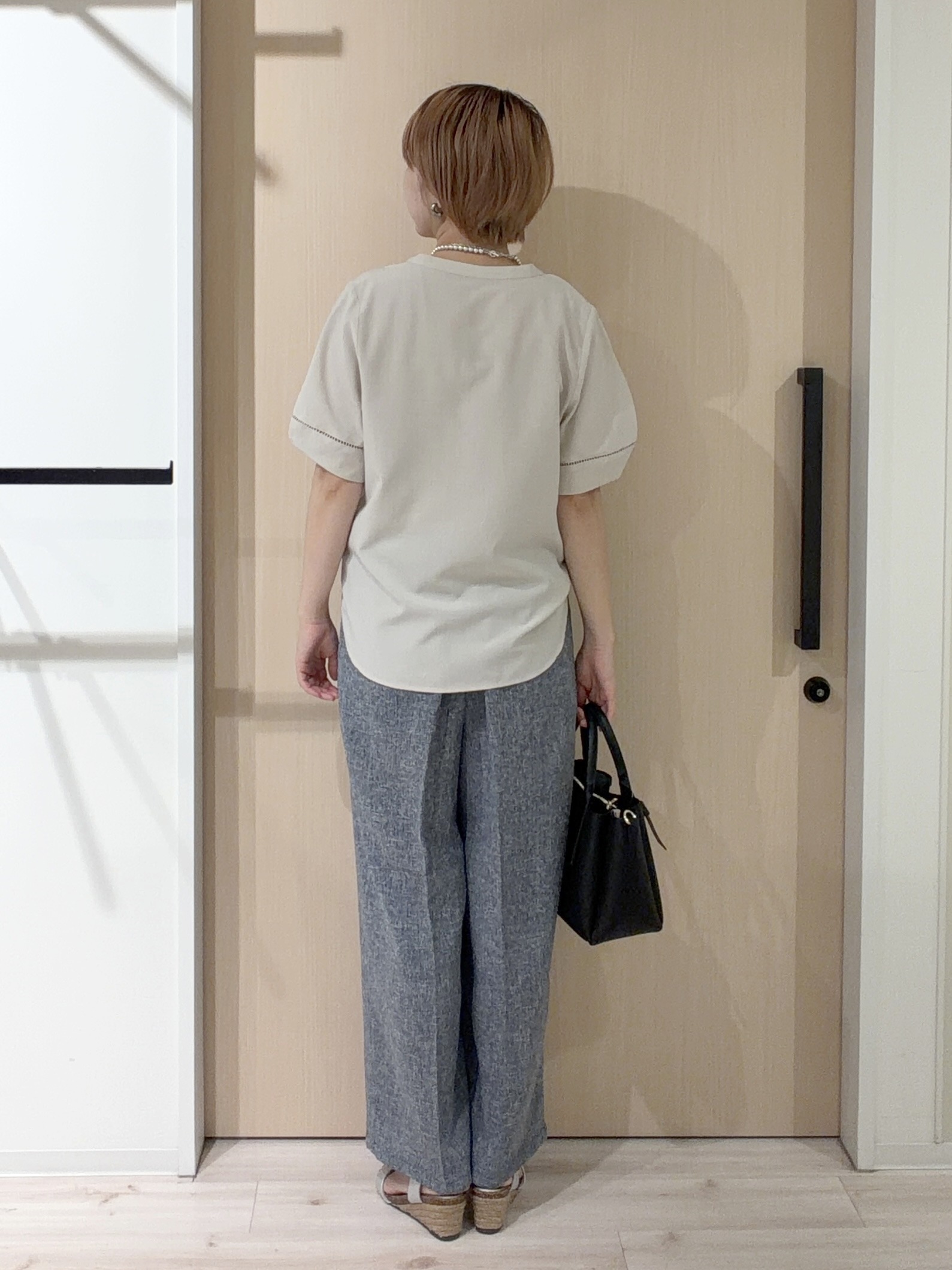 ひらしーさんの「SHOO･LA･RUE｜【洗濯後しわになりにくい/インせずきまる】シンプルだけど女性らしい 麻調スキッパーブラウス」を使ったコーディネート