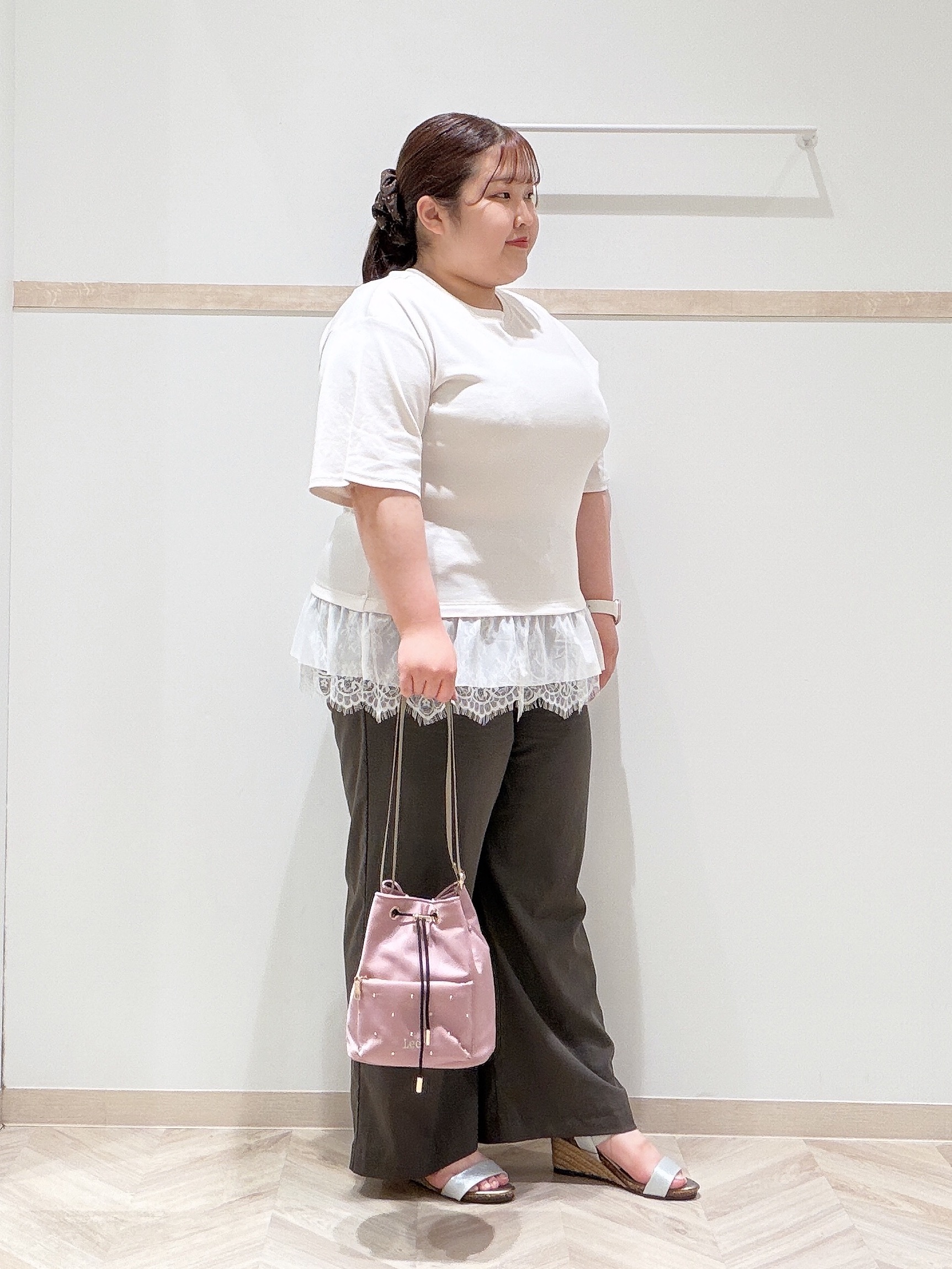 ゆめかさんの「SHOO･LA･RUE｜【UV/抗菌防臭/S-LL】1枚でサマ見え 裾レースTシャツ」を使ったコーディネート