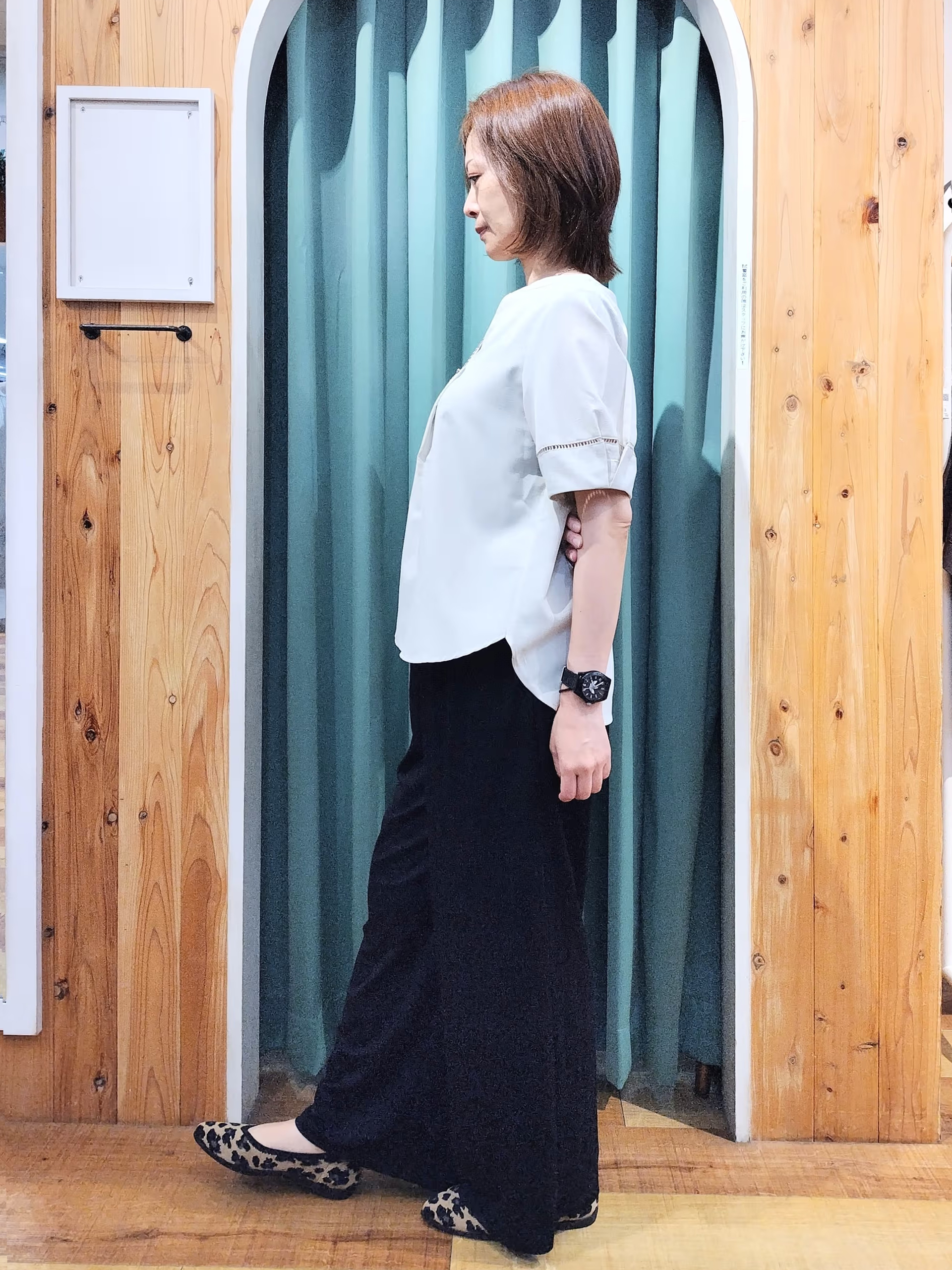 ショーコラさんの「SHOO･LA･RUE｜【洗濯後しわになりにくい/インせずきまる】シンプルだけど女性らしい 麻調スキッパーブラウス」を使ったコーディネート