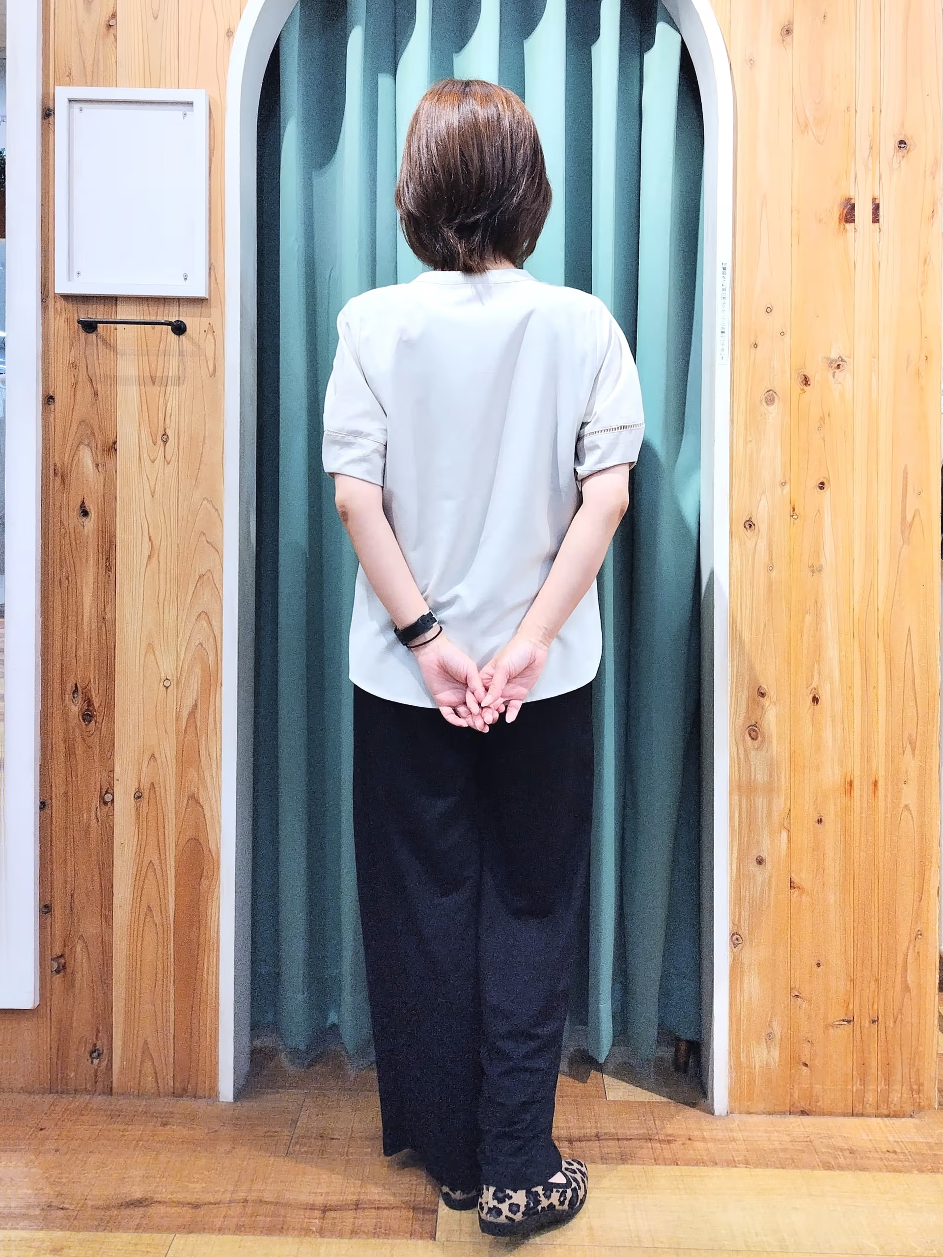 ショーコラさんの「SHOO･LA･RUE｜【洗濯後しわになりにくい/インせずきまる】シンプルだけど女性らしい 麻調スキッパーブラウス」を使ったコーディネート