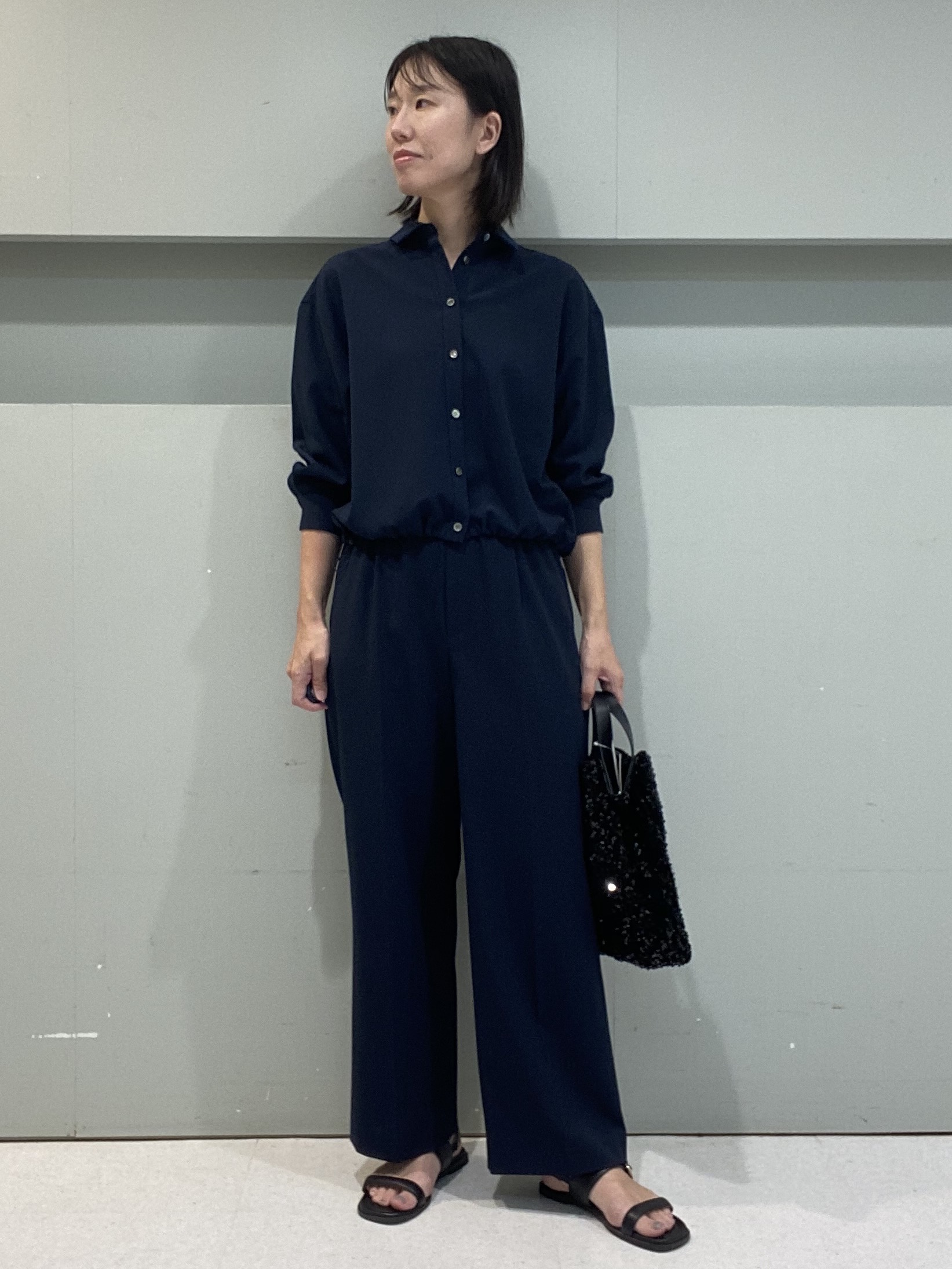 hitomiさんの「UNTITLED｜【秋羽織り/セットアップ可/UVカット】エアリークールドロストシャツ」を使ったコーディネート