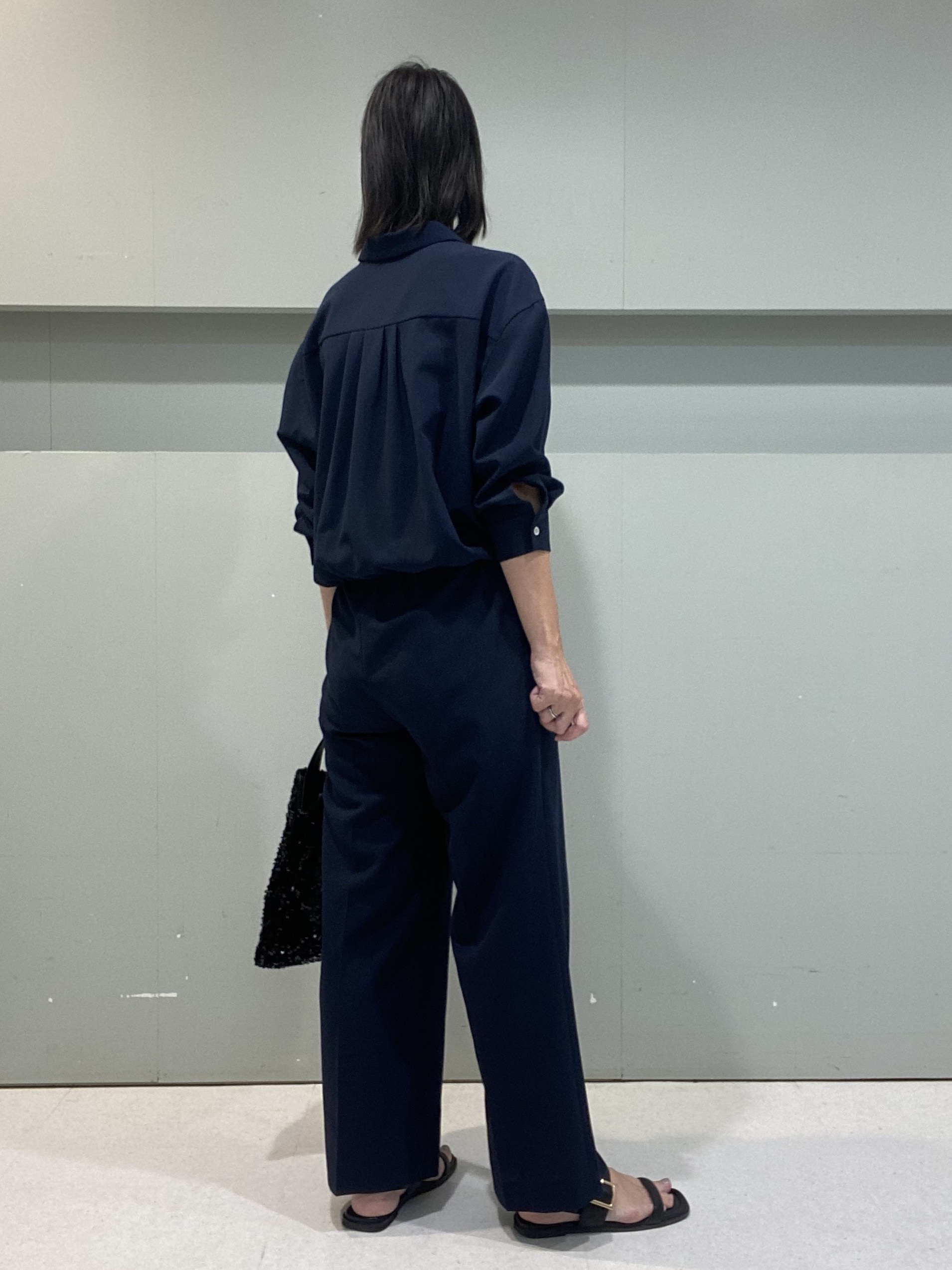 hitomiさんの「UNTITLED｜【秋羽織り/セットアップ可/UVカット】エアリークールドロストシャツ」を使ったコーディネート