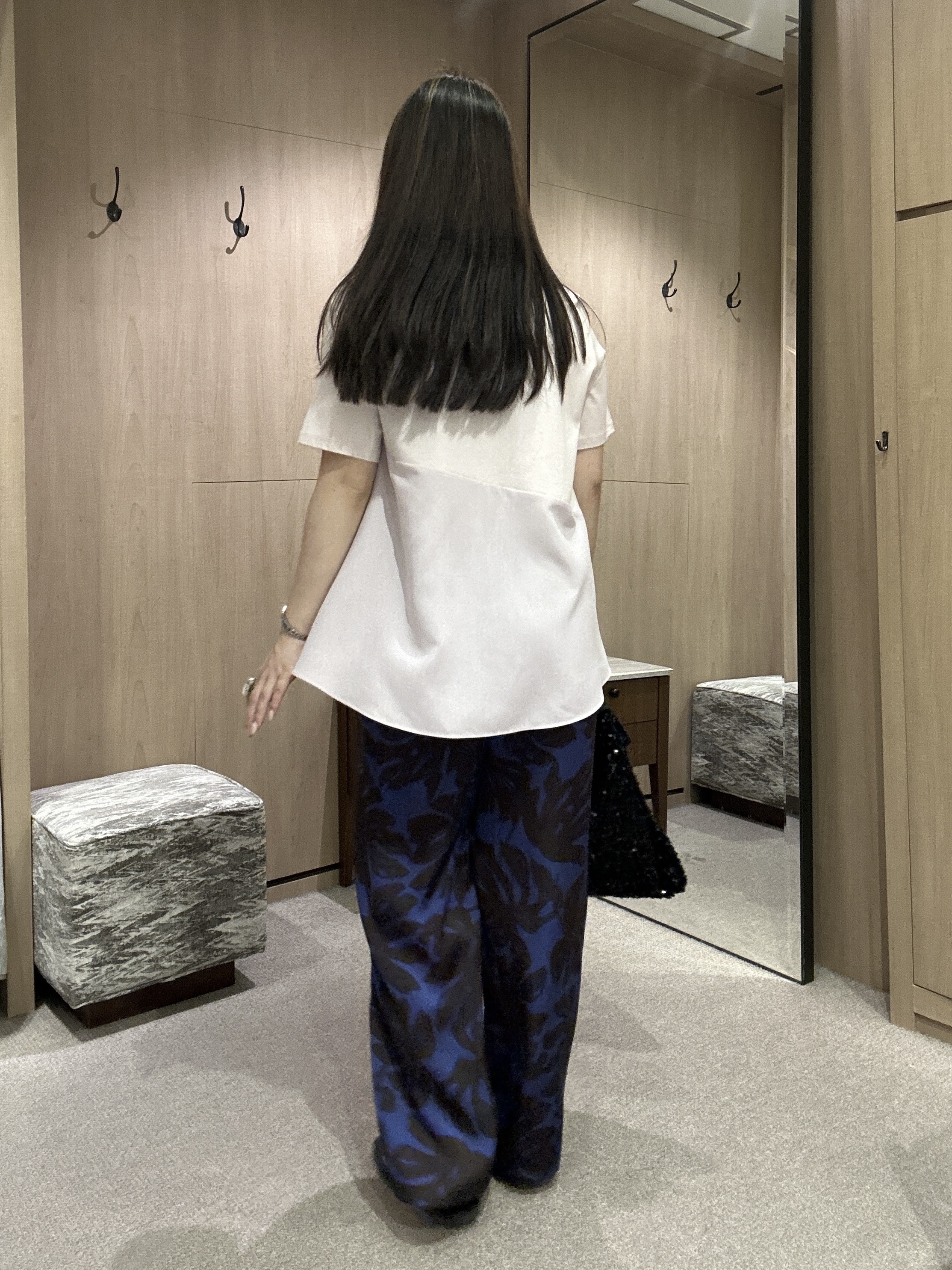 YURIさんの「UNTITLED｜【ウエストゴム/秋映え】リーフプリントワイドパンツ」を使ったコーディネート