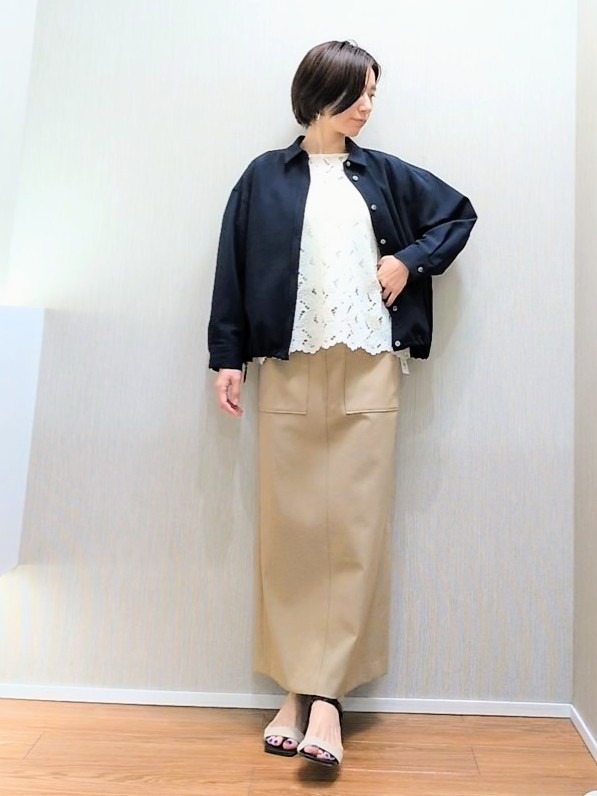 ミズタさんの「UNTITLED｜【秋羽織り/セットアップ可/UVカット】エアリークールドロストシャツ」を使ったコーディネート