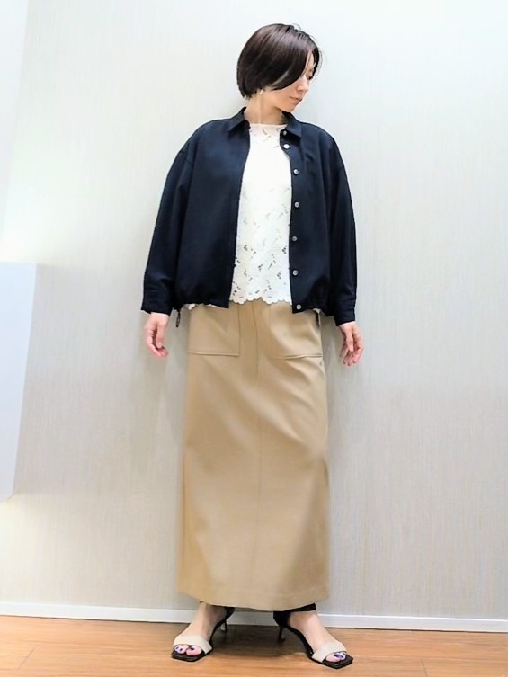 ミズタさんの「UNTITLED｜【秋羽織り/セットアップ可/UVカット】エアリークールドロストシャツ」を使ったコーディネート