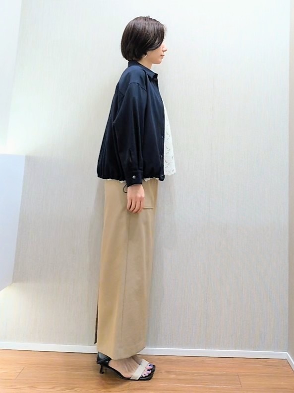 ミズタさんの「UNTITLED｜【秋羽織り/セットアップ可/UVカット】エアリークールドロストシャツ」を使ったコーディネート