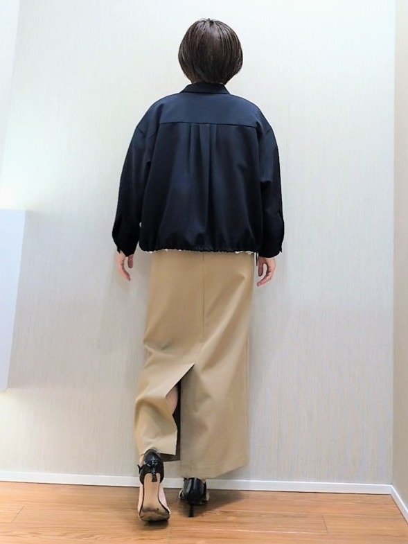 ミズタさんの「UNTITLED｜【秋羽織り/セットアップ可/UVカット】エアリークールドロストシャツ」を使ったコーディネート