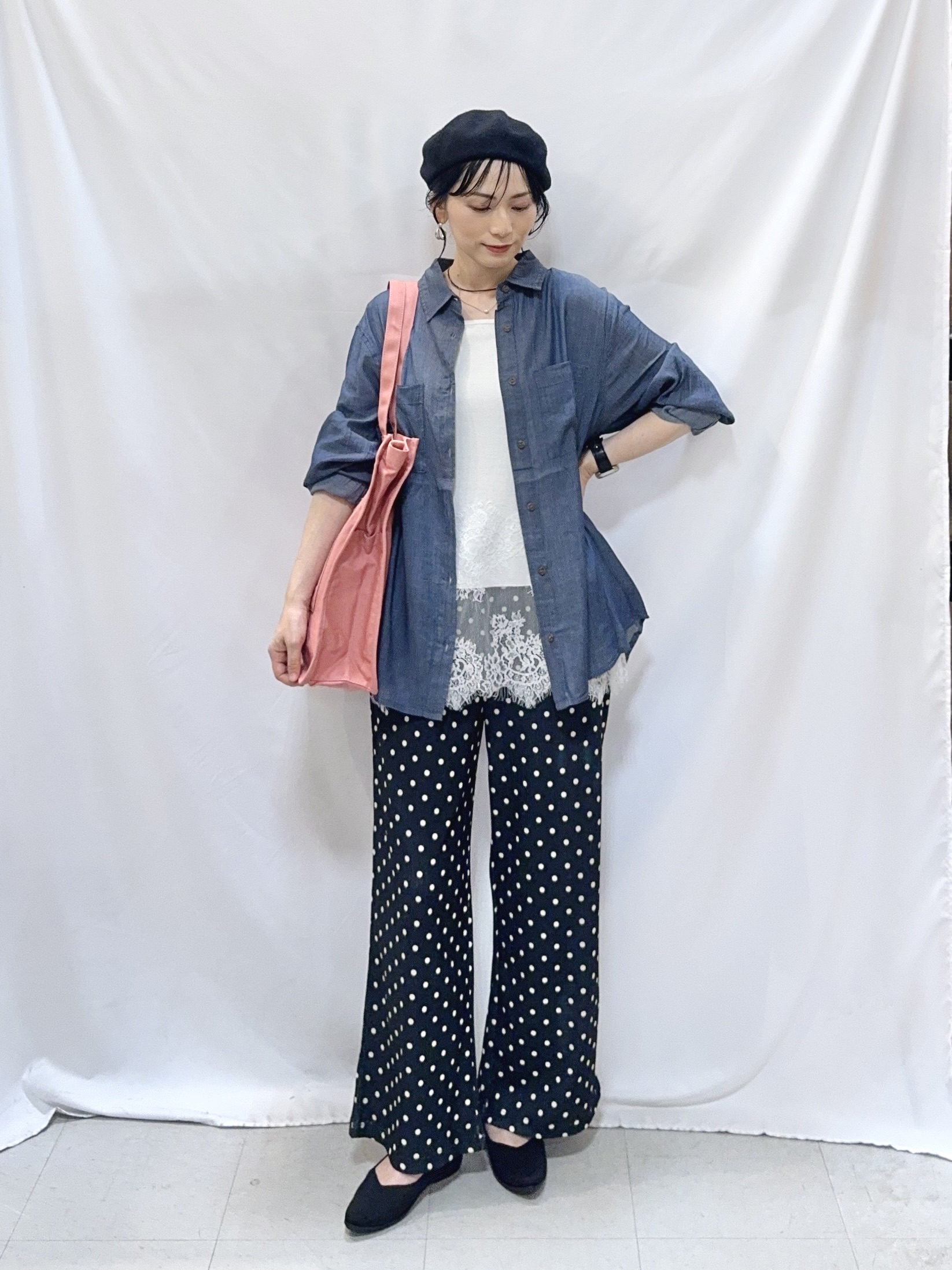 𝐇𝐢𝐫𝐨𝐦𝐢さんの「SHOO･LA･RUE｜【綿100%/UV/S-LL/体型カバー】ヒップが隠せる やわらかデニムシャツ」を使ったコーディネート