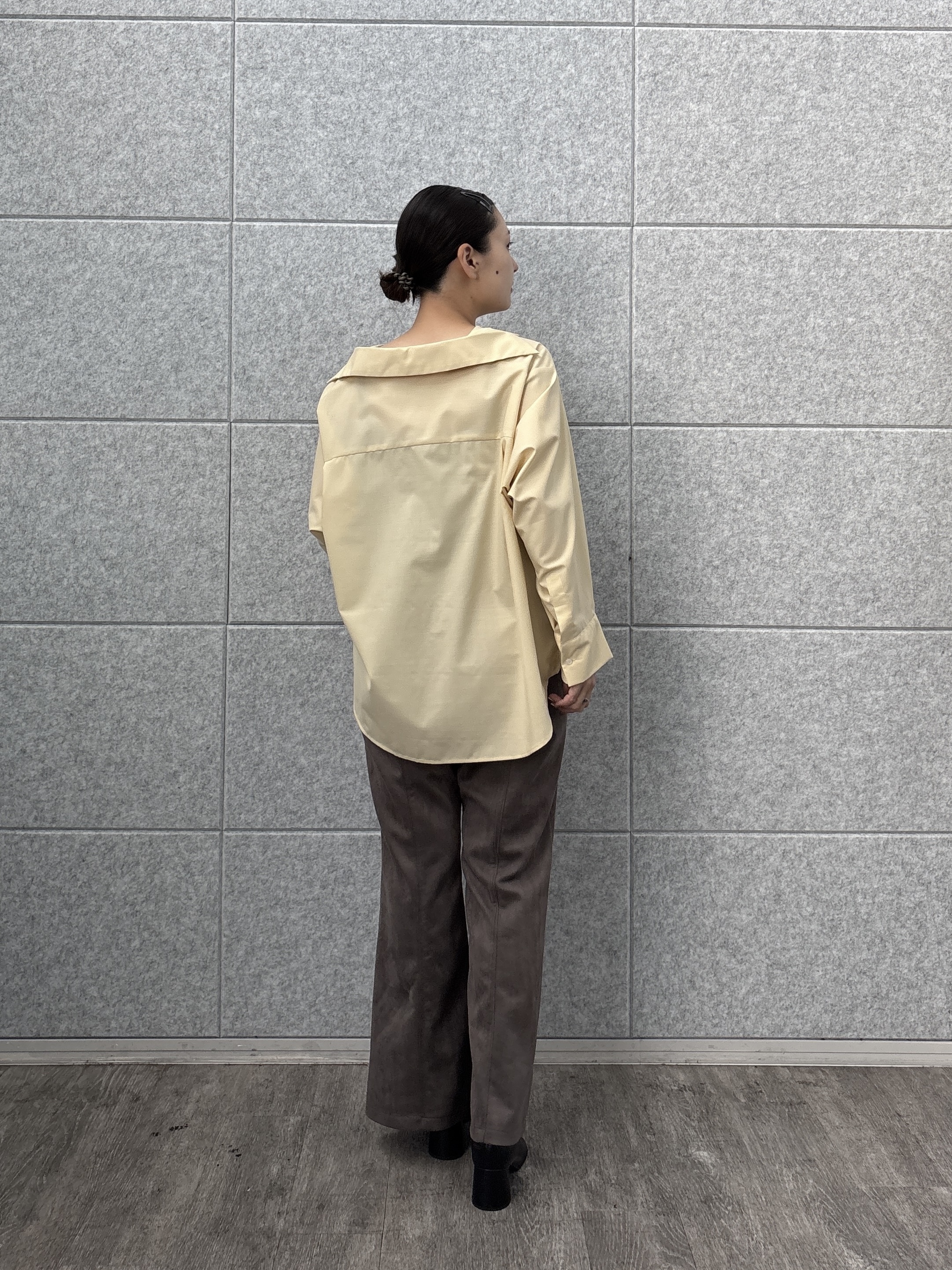 ayanoさんの「INDIVI｜タイムレスフォルムシャツ【LIVE紹介／上枝みどりさん着用】」を使ったコーディネート