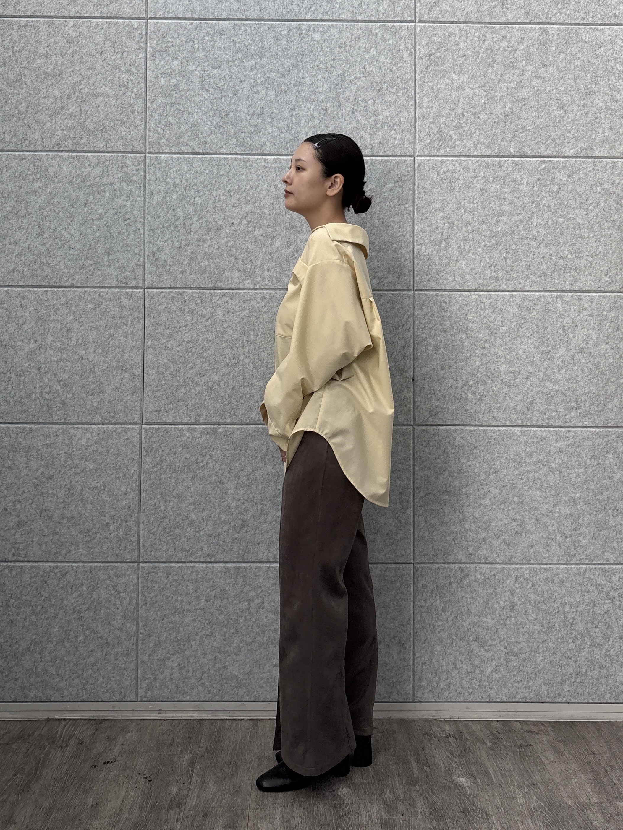 ayanoさんの「INDIVI｜タイムレスフォルムシャツ【LIVE紹介／上枝みどりさん着用】」を使ったコーディネート