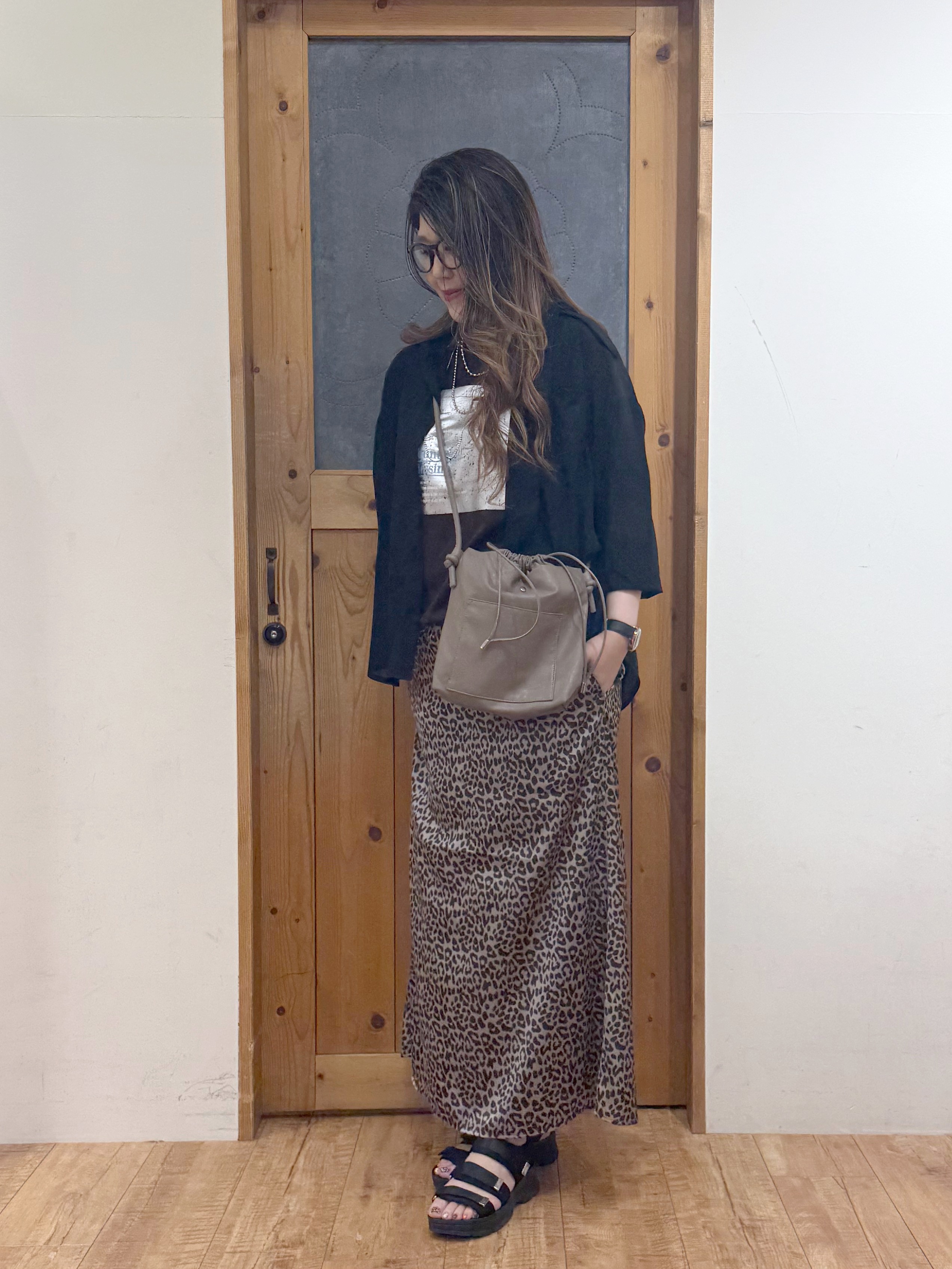 Ayana.さんの「SHOO･LA･RUE｜【洗濯機可/体型カバー】程よい透け感の ゆるシア―シャツパーカ」を使ったコーディネート