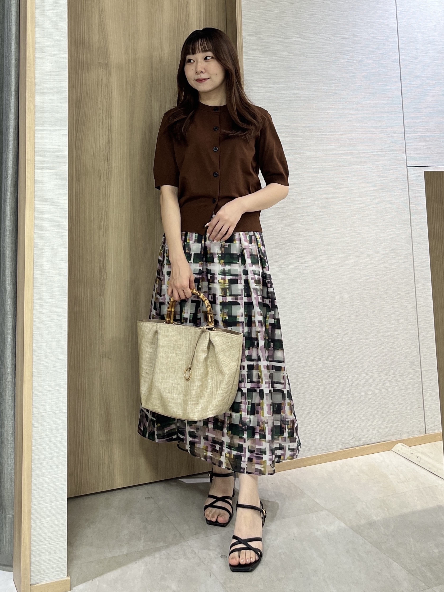 KAHOさんの「UNTITLED｜【すっきり秋羽織り/前開きボタン】ドライタッチ5分袖カーディガン」を使ったコーディネート