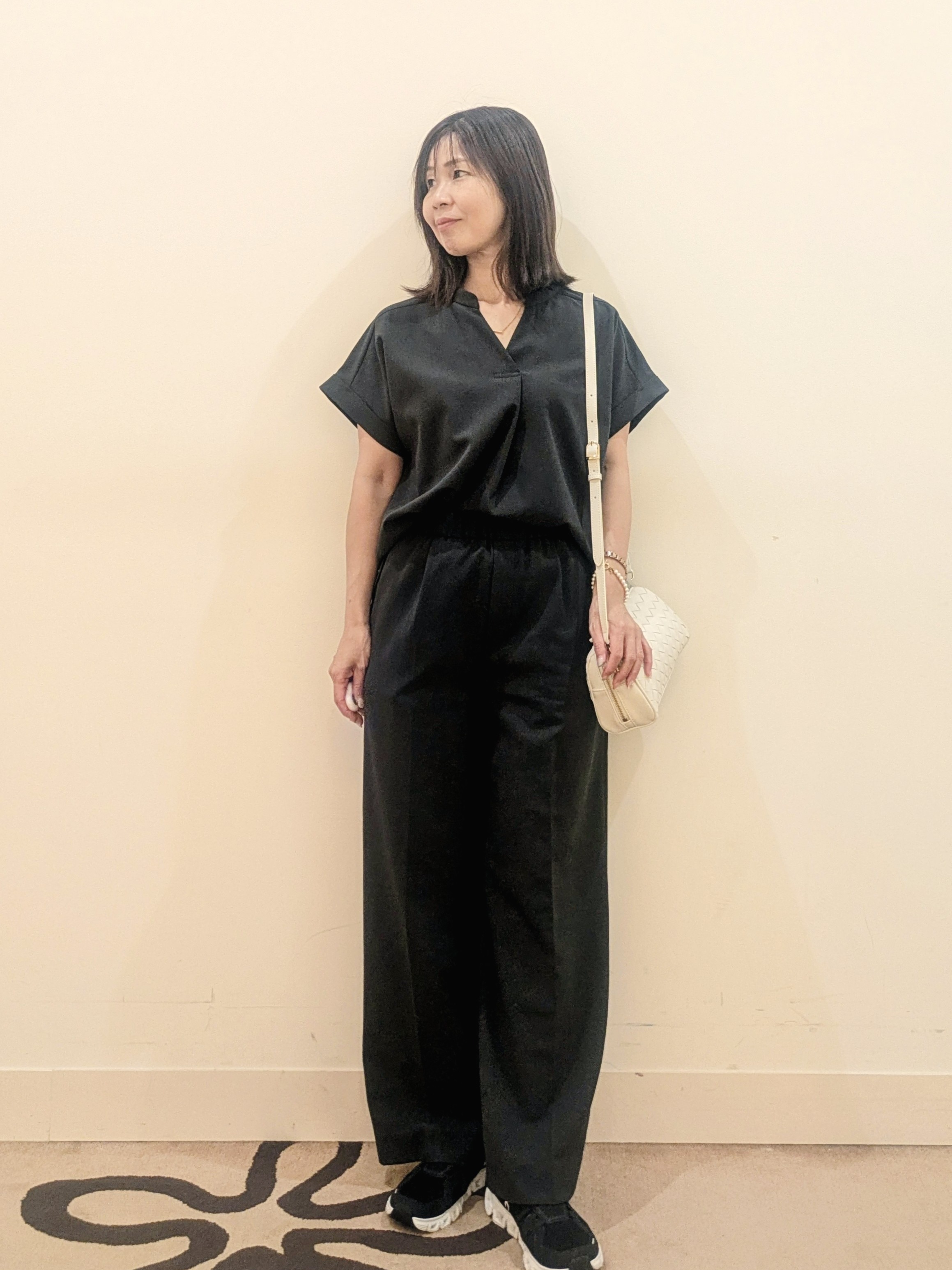 laverさんの「UNTITLED｜【残暑も快適/セットアップ可/接触冷感】エアリークールブラウス」を使ったコーディネート