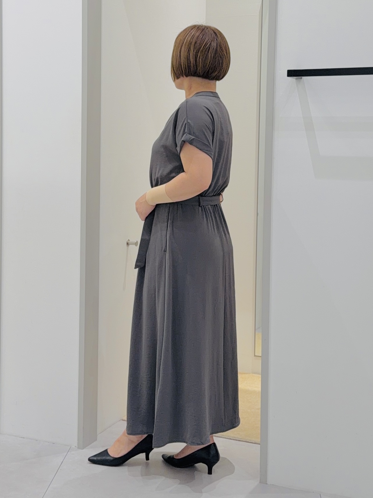 タナさんの「THE SHOP TK｜【M-XL/防しわ/UV】やみつきになる とろみスキッパーワンピース」を使ったコーディネート