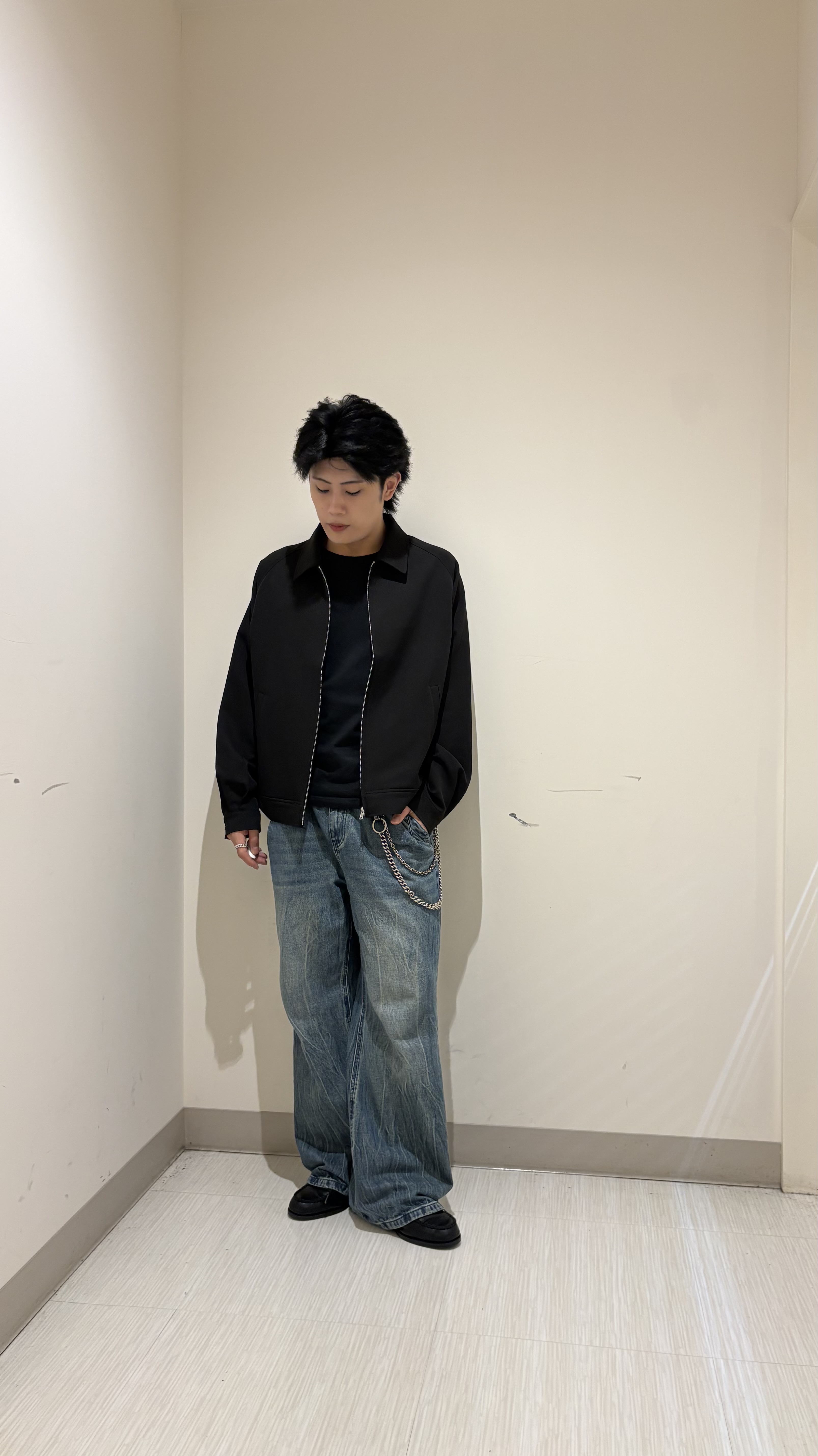 辻一樹さんの「tk.TAKEO KIKUCHI｜◆【防シワ／ストレッチ/セット対応可】smart shift series ジップブルゾン」を使ったコーディネート