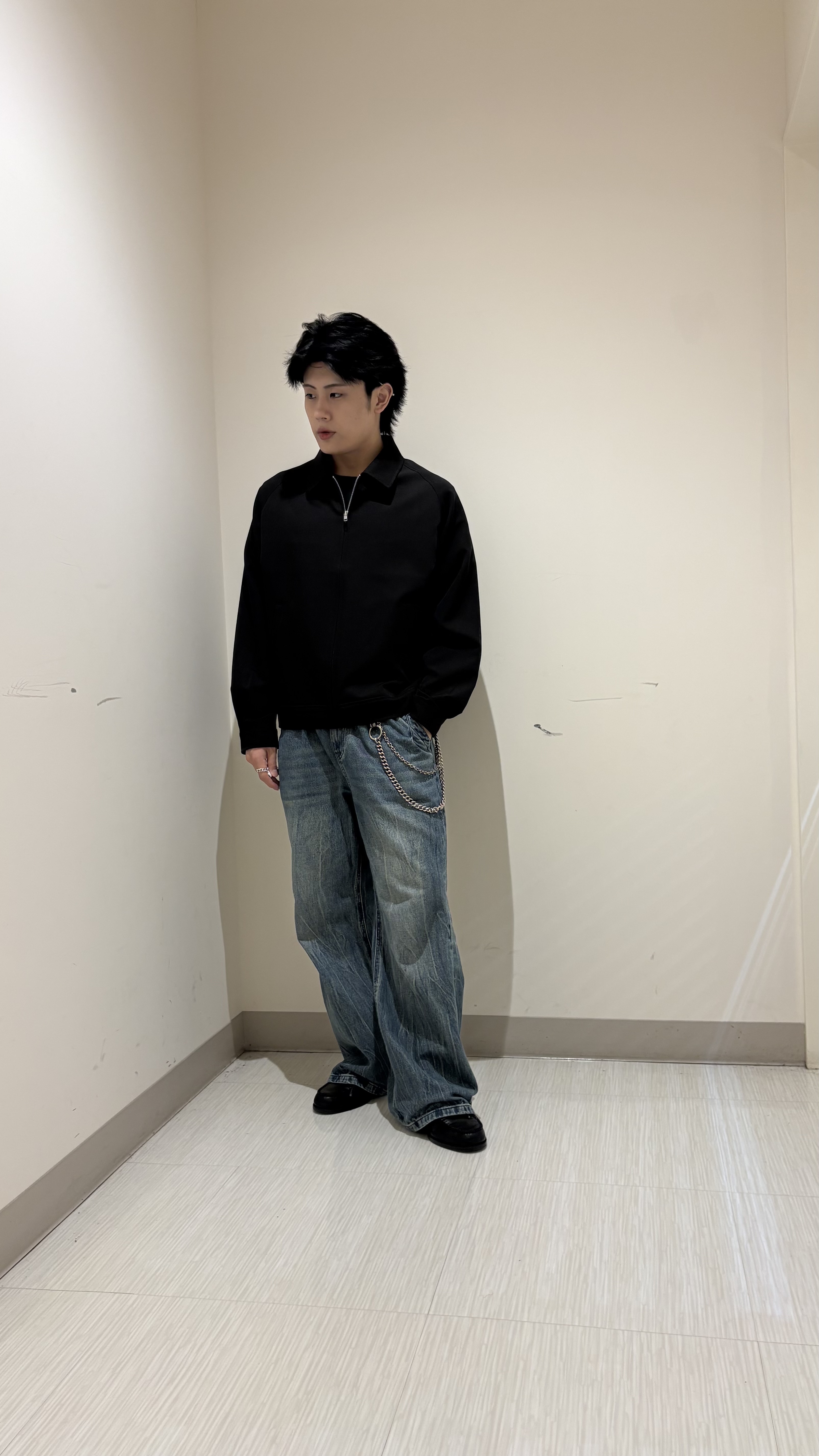 辻一樹さんの「tk.TAKEO KIKUCHI｜◆【防シワ／ストレッチ/セット対応可】smart shift series ジップブルゾン」を使ったコーディネート