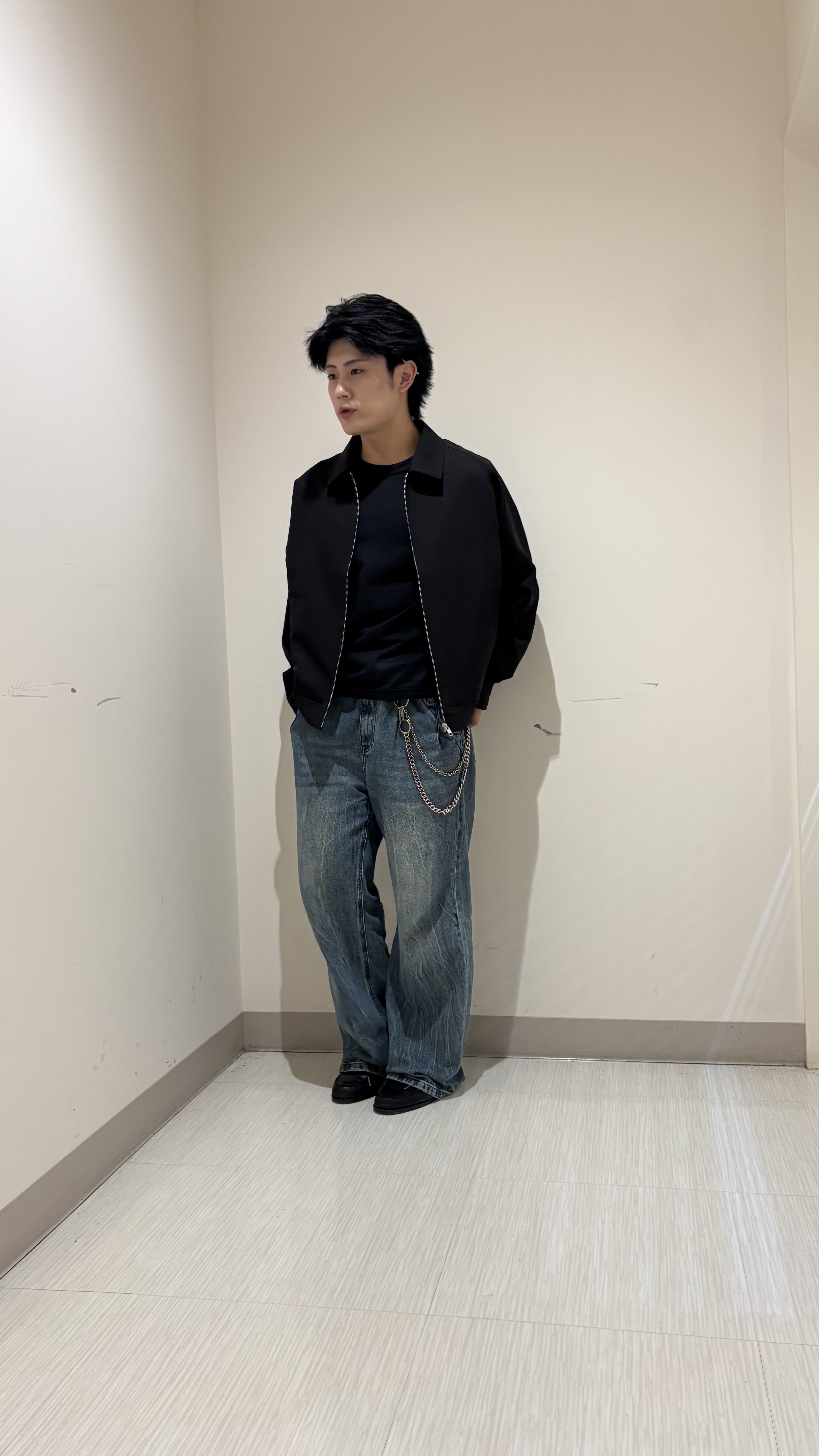 辻一樹さんの「tk.TAKEO KIKUCHI｜◆【防シワ／ストレッチ/セット対応可】smart shift series ジップブルゾン」を使ったコーディネート